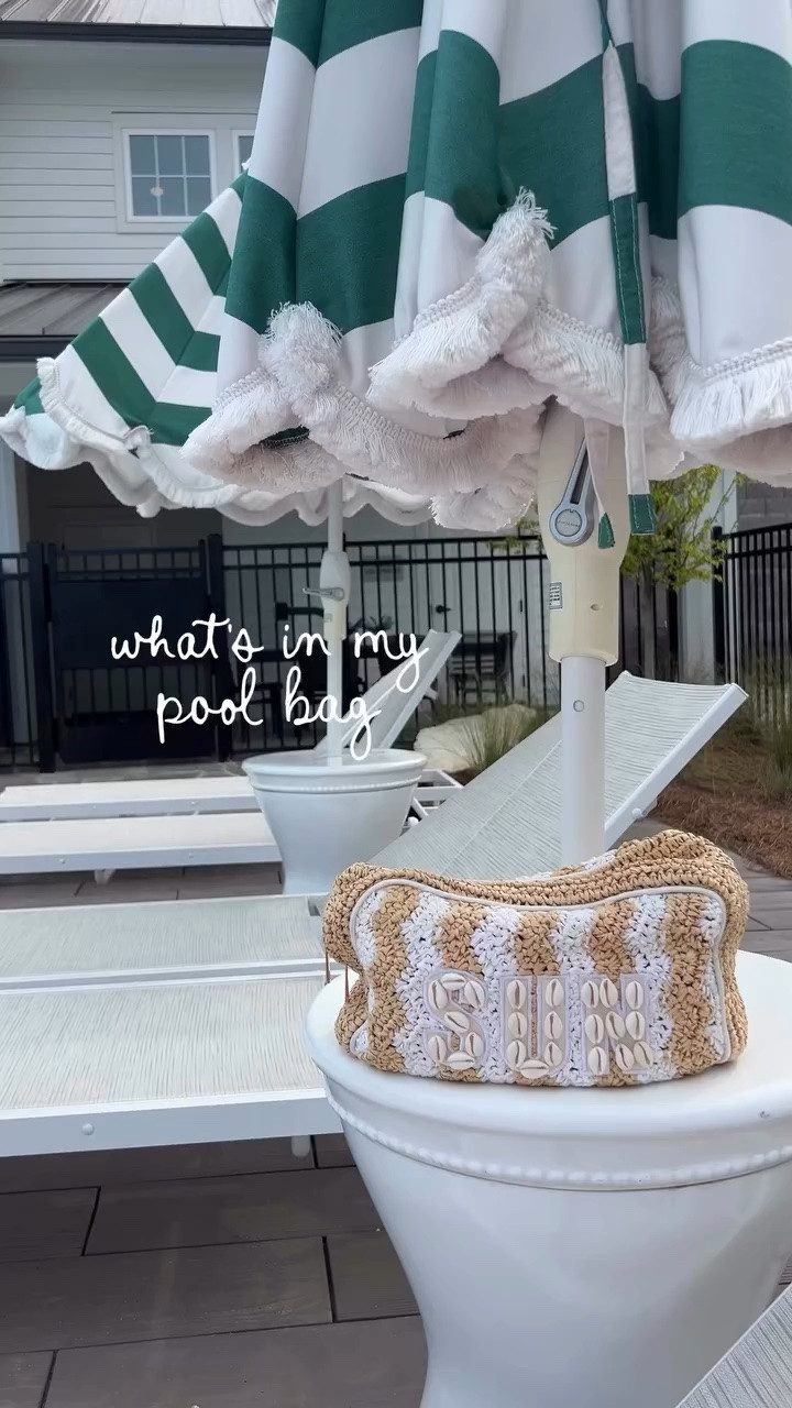 // in case you’re nosey like me ☀️🐚🍦🪼🌈🩷🧴 here’s what’s in my pool bag 🐟🐬🐳 //