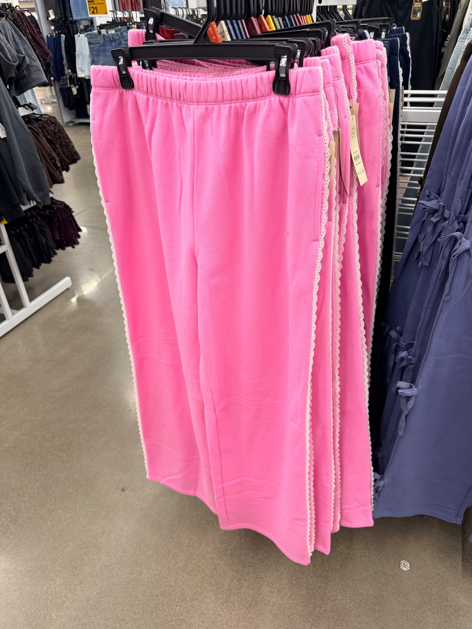 I found the viral Walmart sweats and they are everything everyone has made them out to be! 

#LTKSeasonal #LTKFindsUnder50 #LTKMidsize