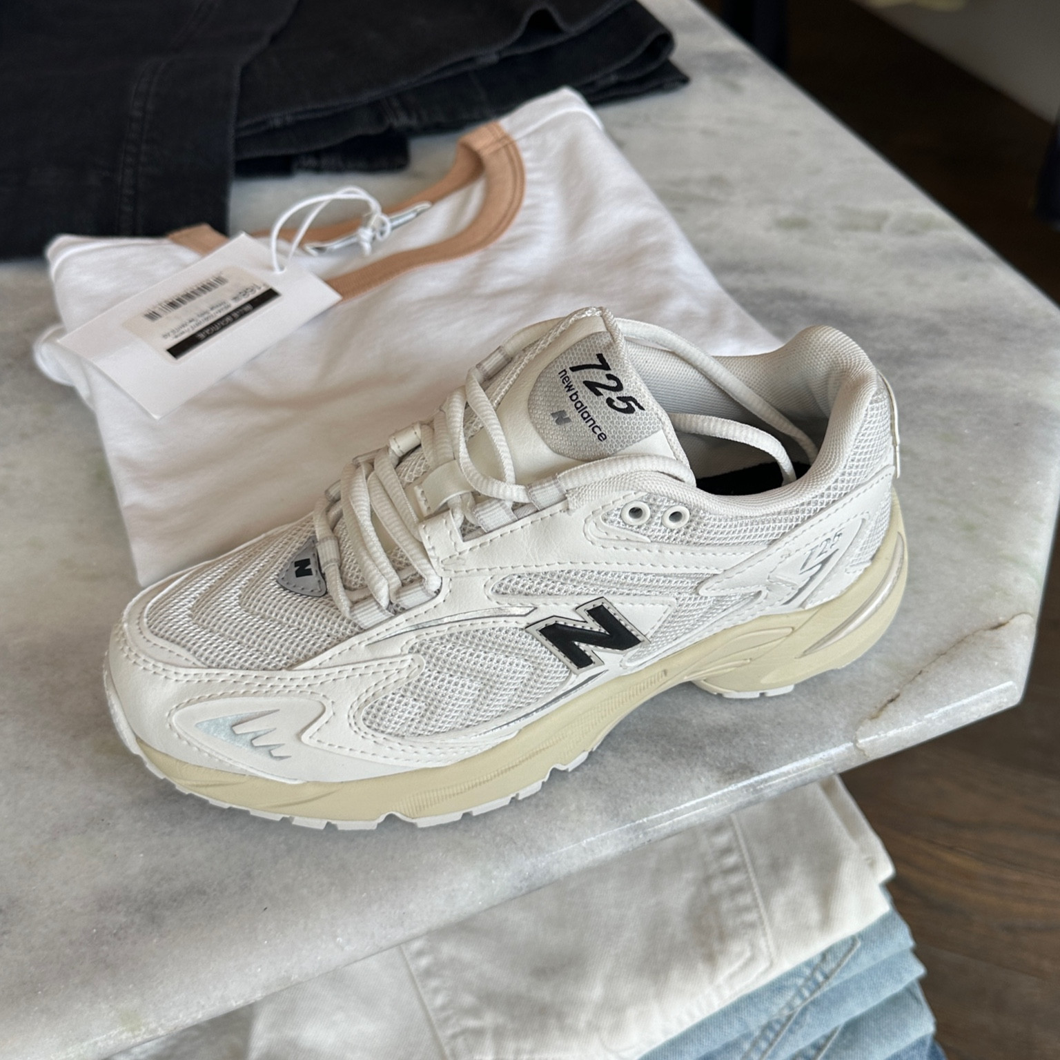 NEW BALANCE
725 SNEAKERS IN SEA SALT/BLACK
Inspired by 2000’s running shoes



#LTKActive #LTKMidsize #LTKStyleTip