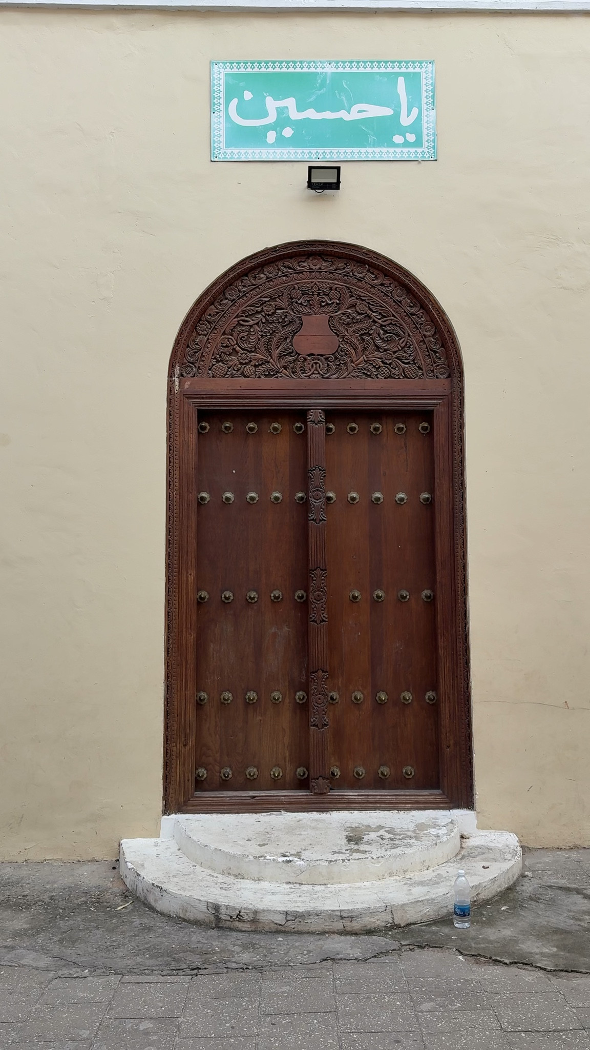 Comfy jeans, a crisp top, and sneakers made for walking and exploring all day!
Linked for you!😉
#CasualOutfit #Denim #LTKStyle

#LTKootd #LTKFindsUnder100 #LTKTravel