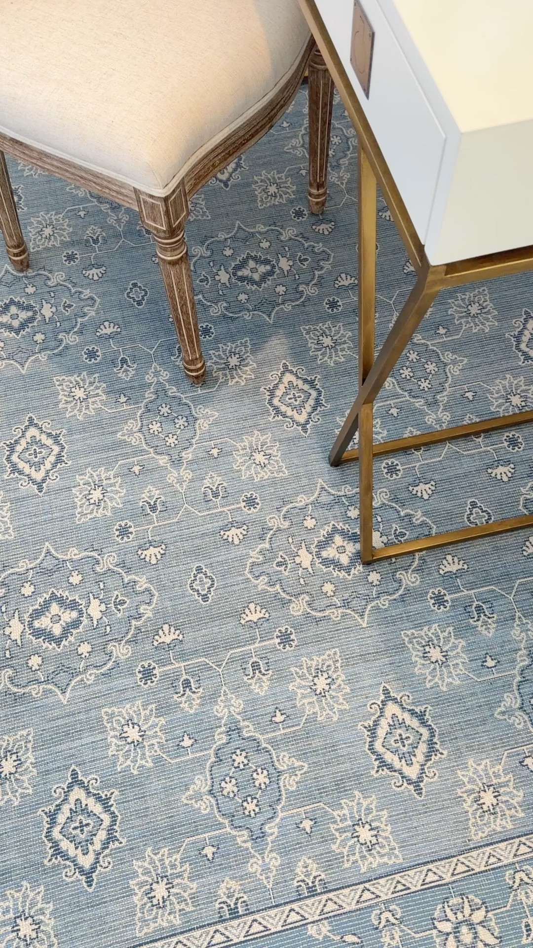 Affordable Persian style rug from Walmart - ideal option if you’re looking for a durable indoor/outdoor type rug for heavy traffic areas 