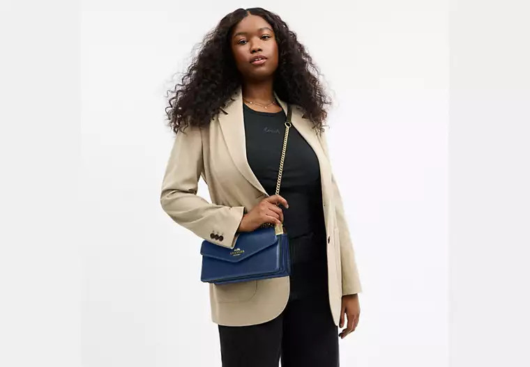 Klare Envelope Crossbody Bag | Coach Outlet CA