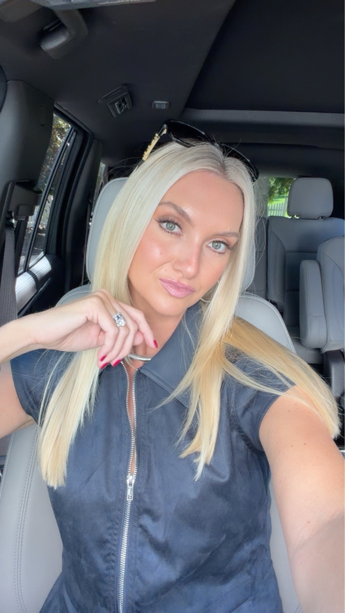 Haus labs foundation- light medium neutral
Kosas concealer - magic 
Gucci bronzer 02 eclat soleil
Makeup by Mario Master Mattes palette
Givenchy setting powder - prisms libre 
Makeup Forever - anywhere peach
Brushbrown liner