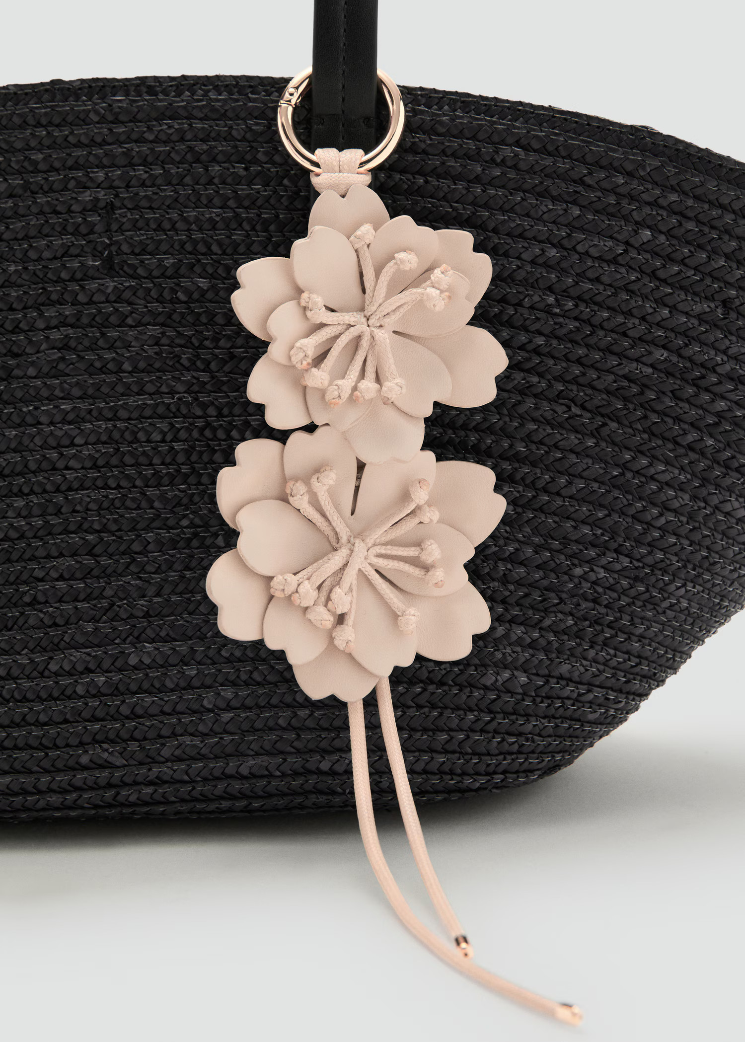 Natural fibre basket with flower charm - Women | MANGO United Kingdom | MANGO (UK)