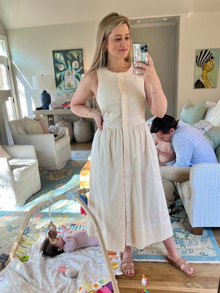 It’s a family affair this weekend😍I love this spring dress so much! It’s perfect for the office, day out on the town, baby shower, travel and so much more. Wearing size small for reference. #spring #springdress 