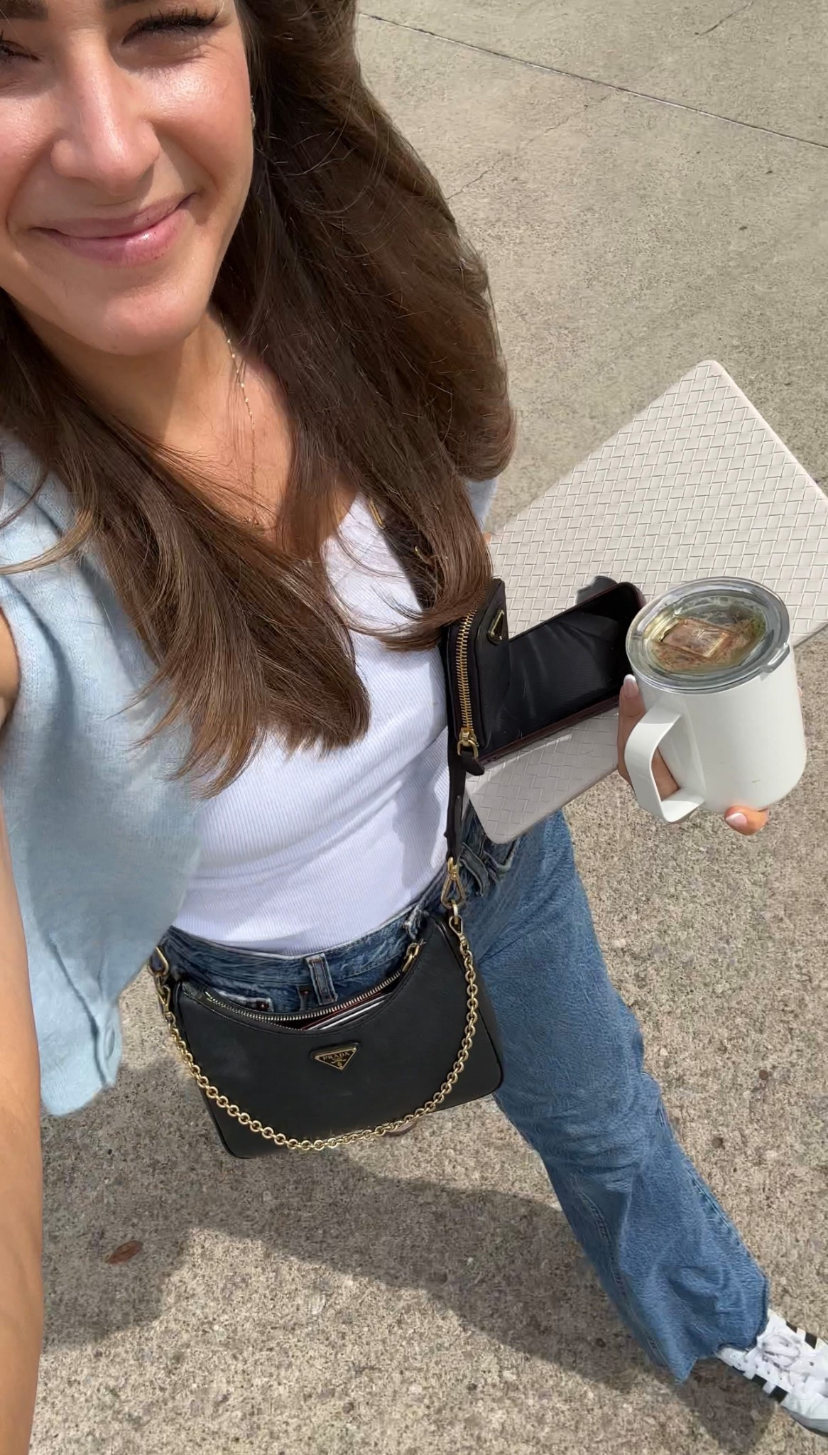 OOTD for hair day 💁🏽‍♀️

Size S top, jeans fit TTS, & sweater is a S!

Found the computer case on Uniqfind.