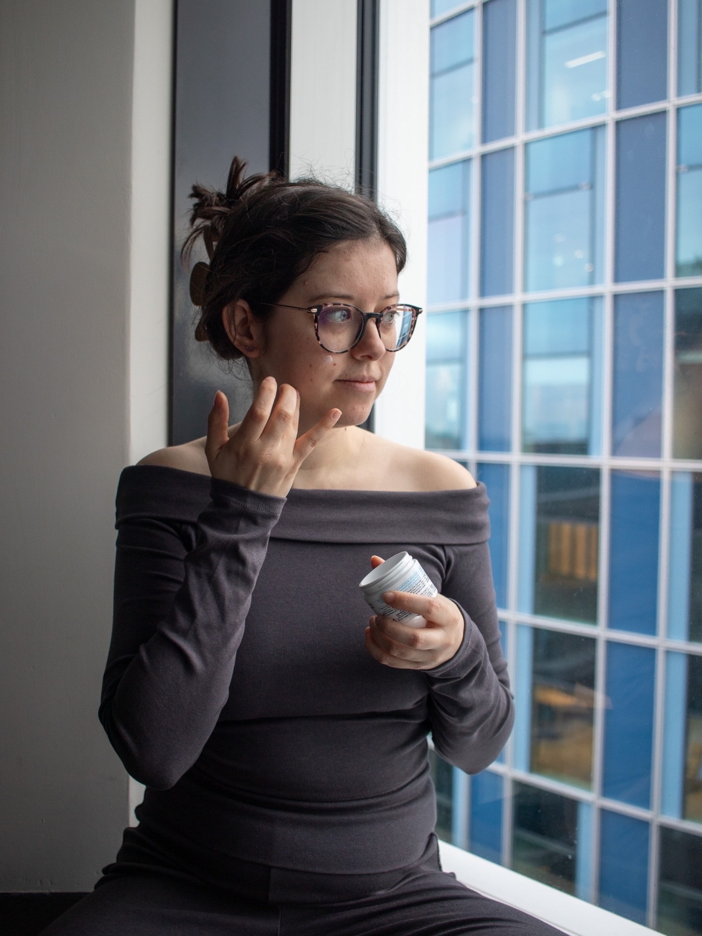 Ceci est ton rappel officiel : prends soin de ta peau aujourd’hui.
Le samedi, c’est fait pour ralentir et s’offrir un petit moment cocooning.
⠀⠀⠀⠀⠀⠀⠀⠀⠀
Quelle étape de ta routine te fait le plus de bien ?
.
.
.
.
.
#routinesoin #cocooning #cozy

#LTKstyletip #LTKhome #LTKbeauty