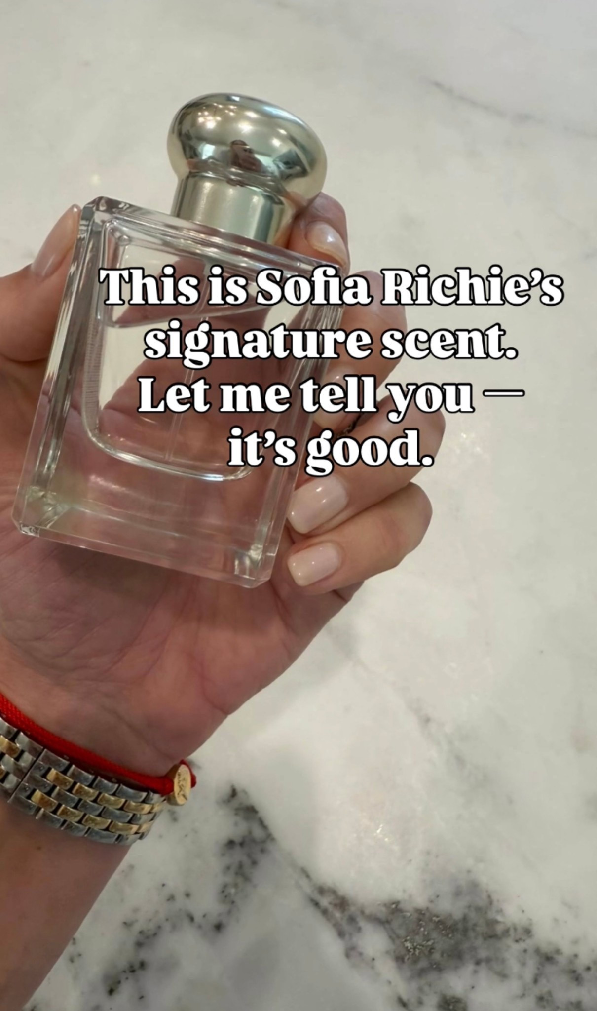 #NordstromPartner The perfect scent if you don’t want anything too heavy! I love spraying this on all of my sweaters! @nordstrombeauty 