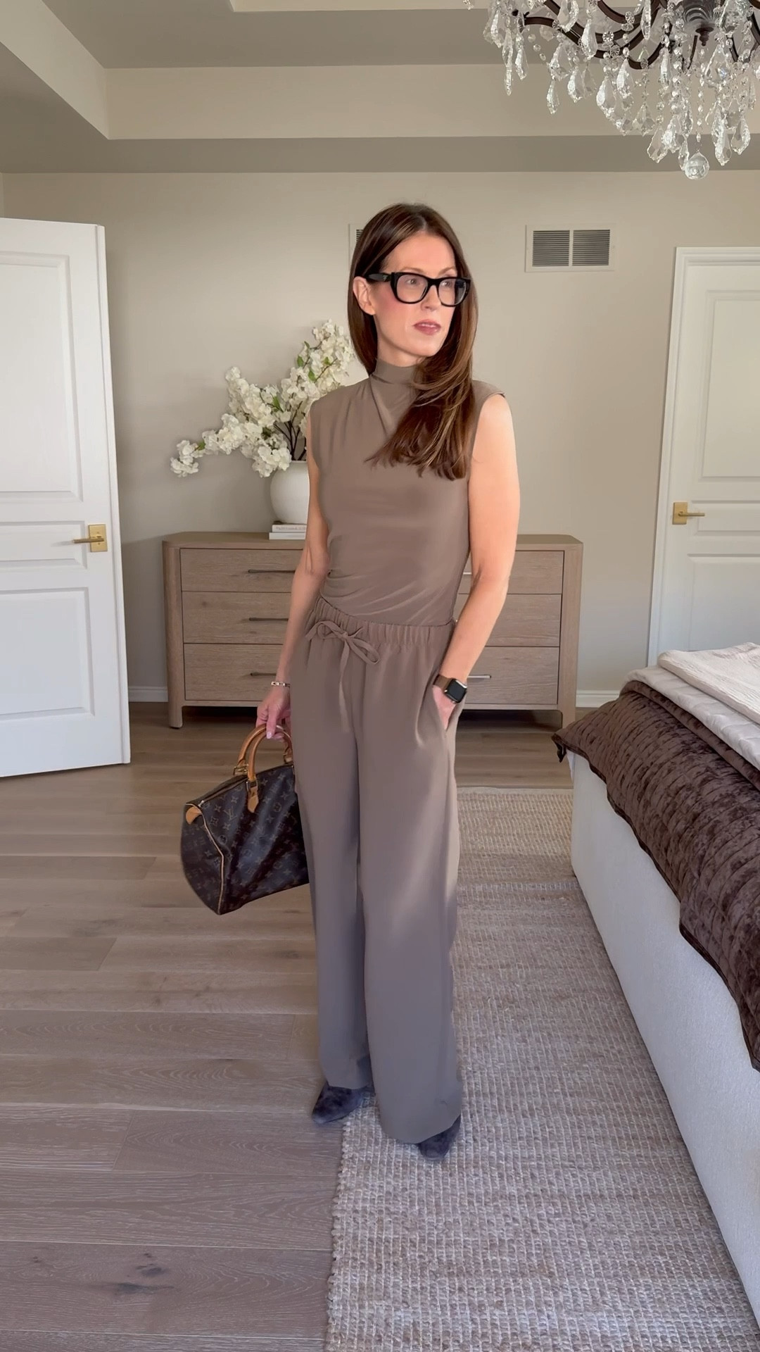 These pants went viral for a reason. They look chic and effortless, but are so comfortable to wear all day long. I am wearing a small in the pants and a small in the top.  @Aritzia 

#LTKOver40 #LTKootd #LTKgrwm