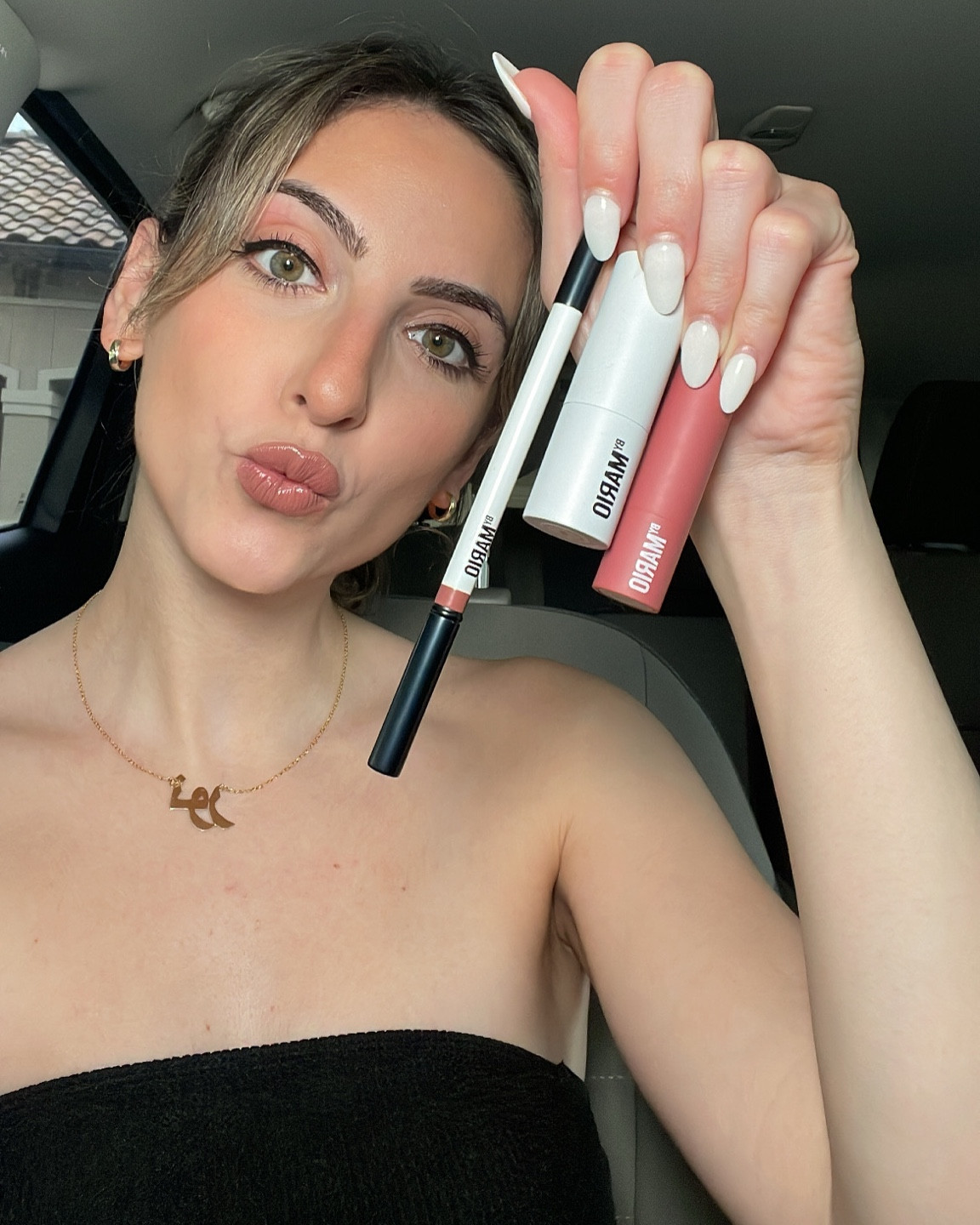 My fav lip combo as of late 💋💄 make up by Mario has me in a chokehold 

#beauty #lipstick #makeup


#LTKbeauty