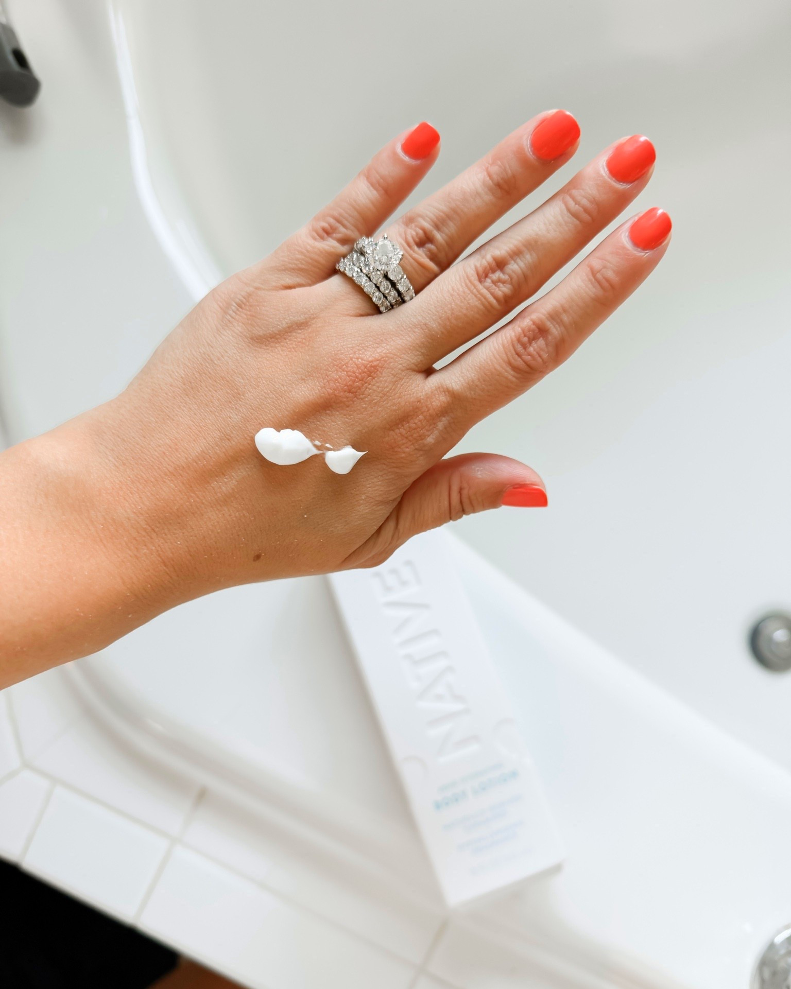 I originally accepted this PR for my husband and quickly kept it for myself. I have been so impressed with native’s new sensitive line from the minute I tried it. I fell in love with their body wash first, and their lotion is just as amazing. This is my key to keeping my skin hydrated after those beach and pool days this summer. It even elevates my manicure because it keeps my hands looking hydrated for days. If you’re looking for a better ingredient product, at a drugstore price, I highly recommend native‘s new sensitive line.

@influenster @native #complimentary￼ #GiftedByNative #OnlyAtTarget #NativeSensitiveVanillaLotion