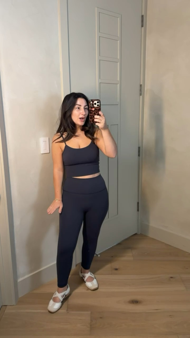 Workout outfit of the day!! 

Top size small
Pants size medium 

5’0” 140lbs 
Petite friendly activewear

#LTKootd #LTKPetite #LTKActive