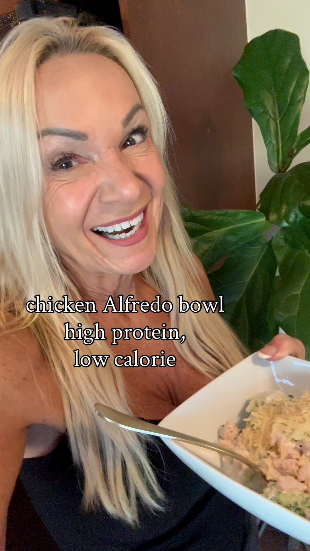 chicken Alfredo bowl- 60 grams protein, 350 calories 

For more high protein, low calorie, bikini friendly recipes go to the top of my page and grab my cookbooks: THE HAPPY HEALTHY AND HOT COOKBOOK and HAPPIER, HEALTHIER AND HOTTER

one 12 ounce bag frozen broccoli florets 

one cup 2% cottage cheese (I use @goodculture ) blended

one can chicken breast (can use any chopped, cooked chicken breast)

one quarter cup shredded Parmesan cheese

salt, garlic salt, pepper 


makes two servings 

Cook broccoli until it’s done to your liking, drain and return to pan. 

Add blended cottage cheese, chicken and seasonings, stir on low heat until warmed through.

Divide into two servings and top each with two tablespoons grated parm cheese. 


Let me know if you’re going to try this!


xoxo
Elizabeth 




#LTKActive #LTKOver40 #LTKHome