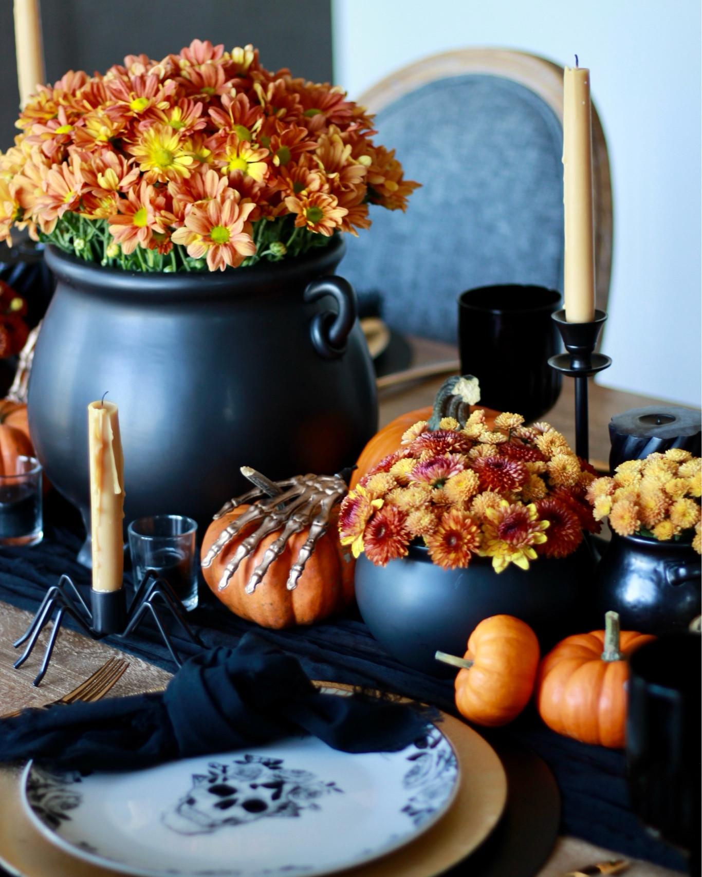 Halloween decor table setting inspo for your Halloween partyb 

#LTKHome #LTKHoliday #LTKHalloween