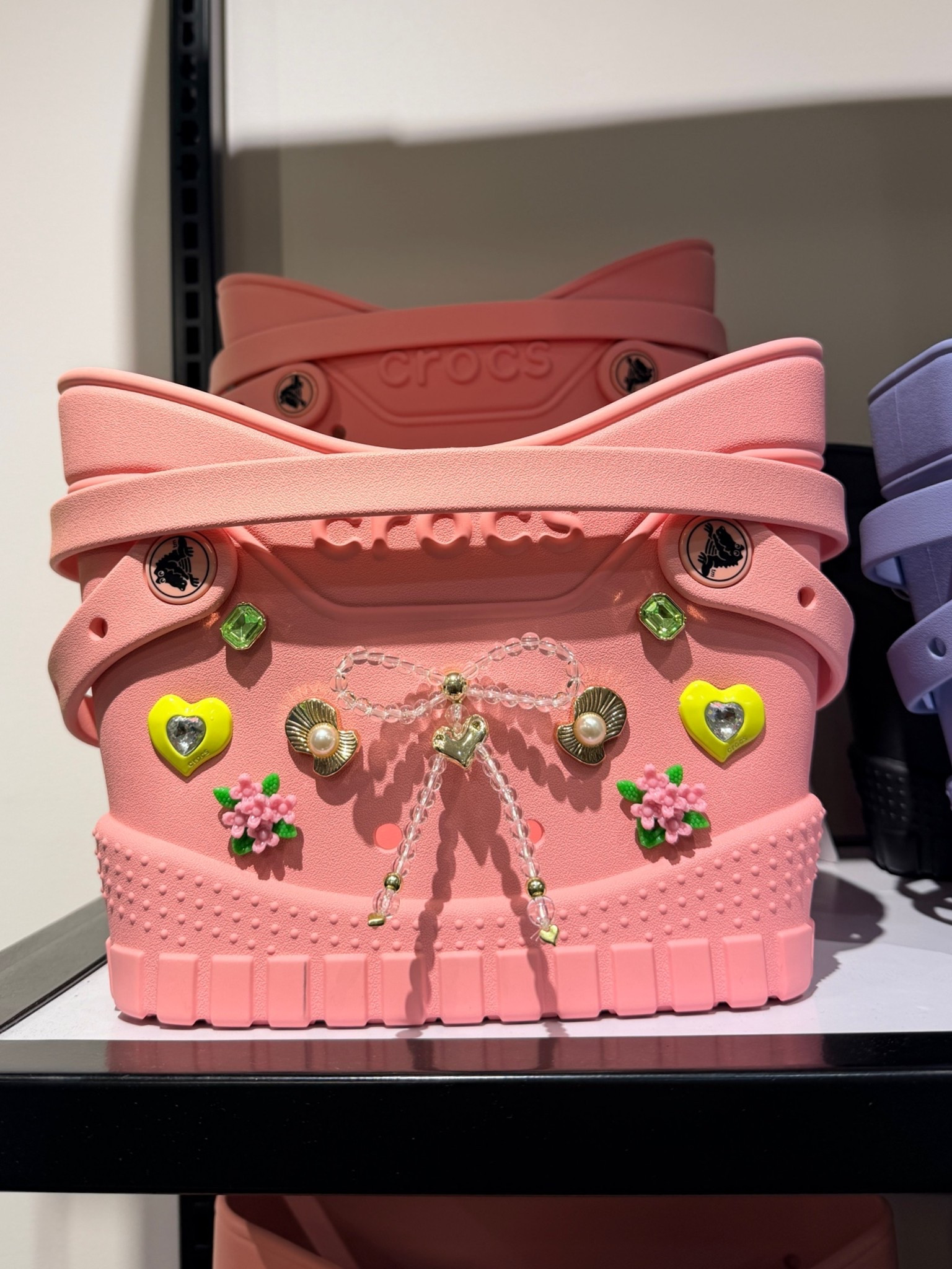 Cute summer bag from Crocs! 
Perfect for the beach or work