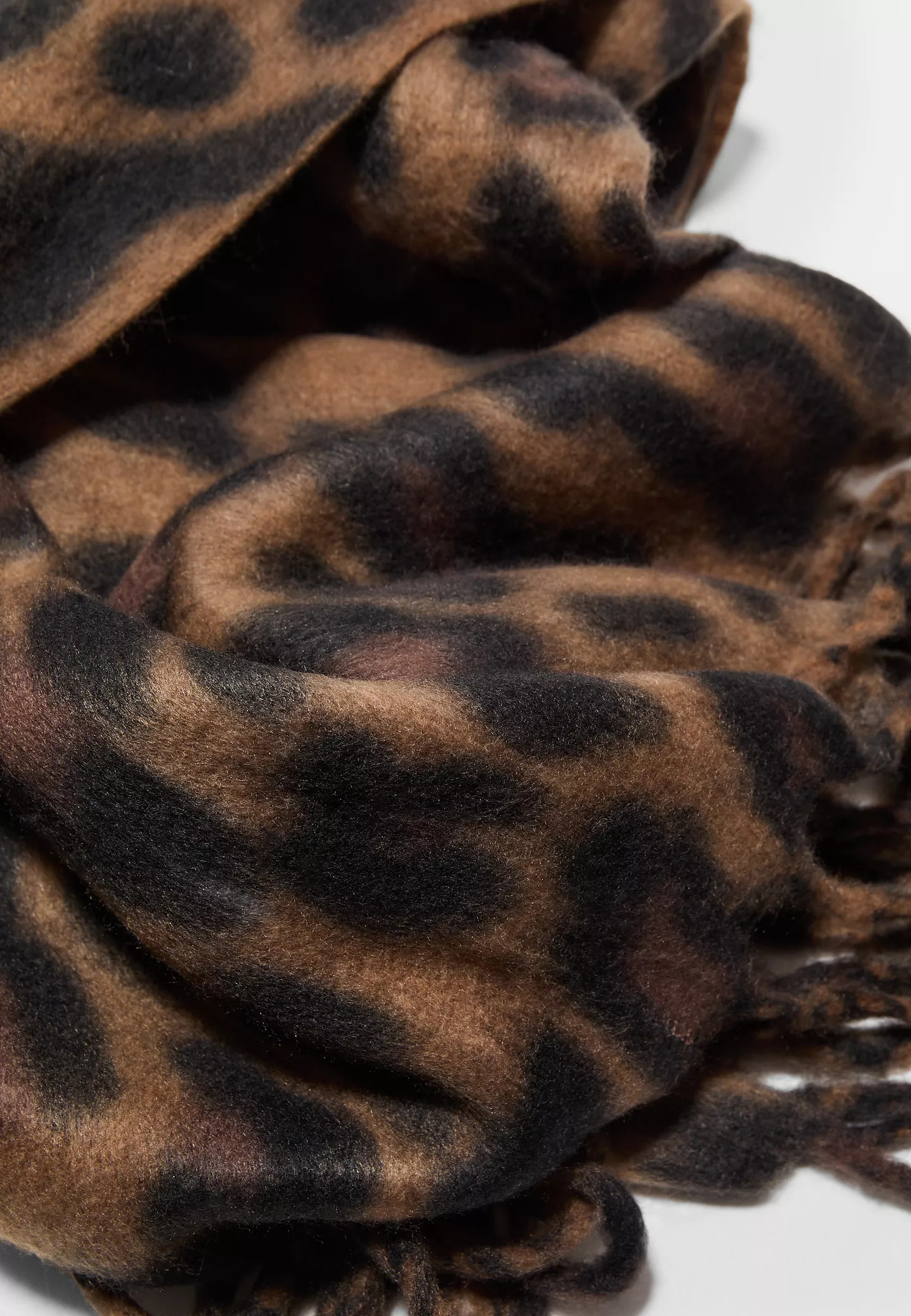 Leopard print scarf - Women's fashion | Stradivarius United Kingdom | Stradivarius (UK)