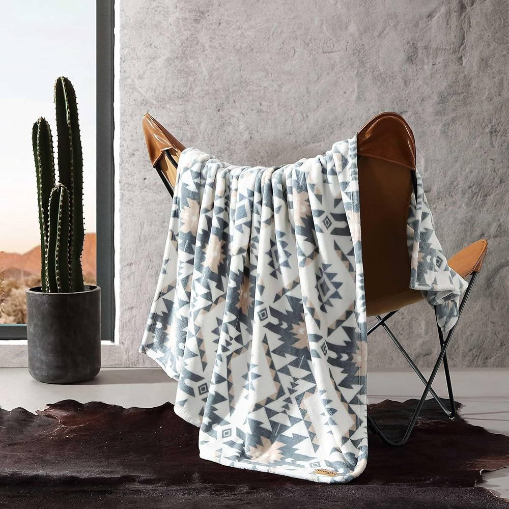 Wrangler - Throw Blanket, Soft Plush Fleece Bedding, Western Decor for Bed or Couch (Dakota Grey,... | Amazon (US)