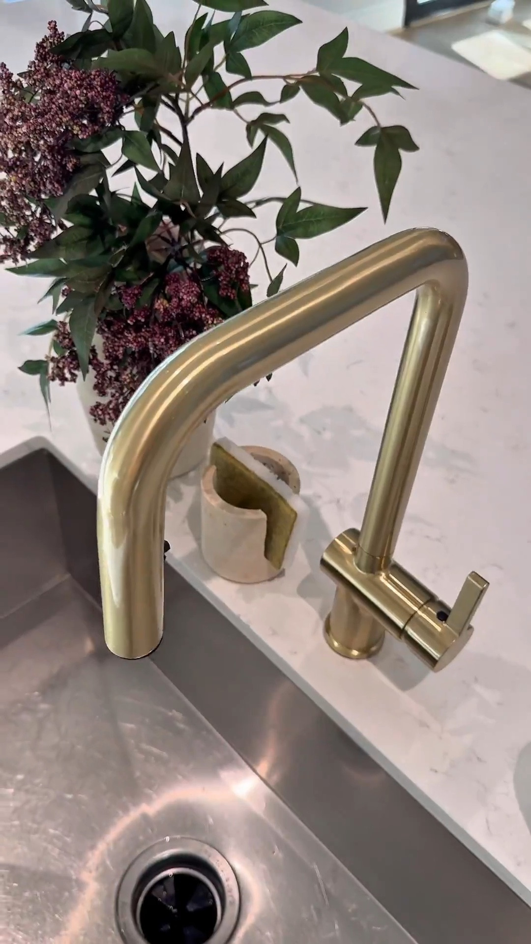 This kitchen faucet truly impressed me! ✨ The chrome finish gives such a clean, modern touch, and the pull-down sprayer works flawlessly — a perfect blend of style and quality for any kitchen. 💧 Everything’s linked for easy shopping! #KitchenEssentials #AmazonFinds #LTKHome #HomeUpgrade #ModernKitchen

#LTKHome #LTKStyleTip #LTKSaleAlert