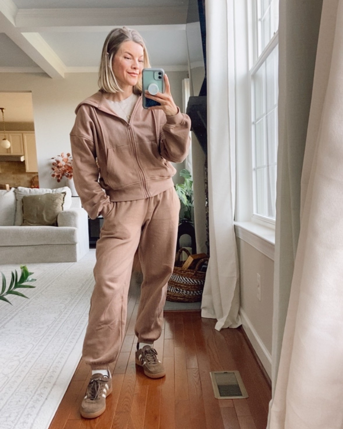 Old Navy COTTON matching set / sweatsuit
Gorgeous neutral color!!
I am 5’1” wearing XS petite in the pants, & size XS in the zippered hoodie
90% cotton fabric is much more non-toxic than other synthetic fabrics! 😘

#LTKFindsUnder50 #LTKOver40 #LTKPetite