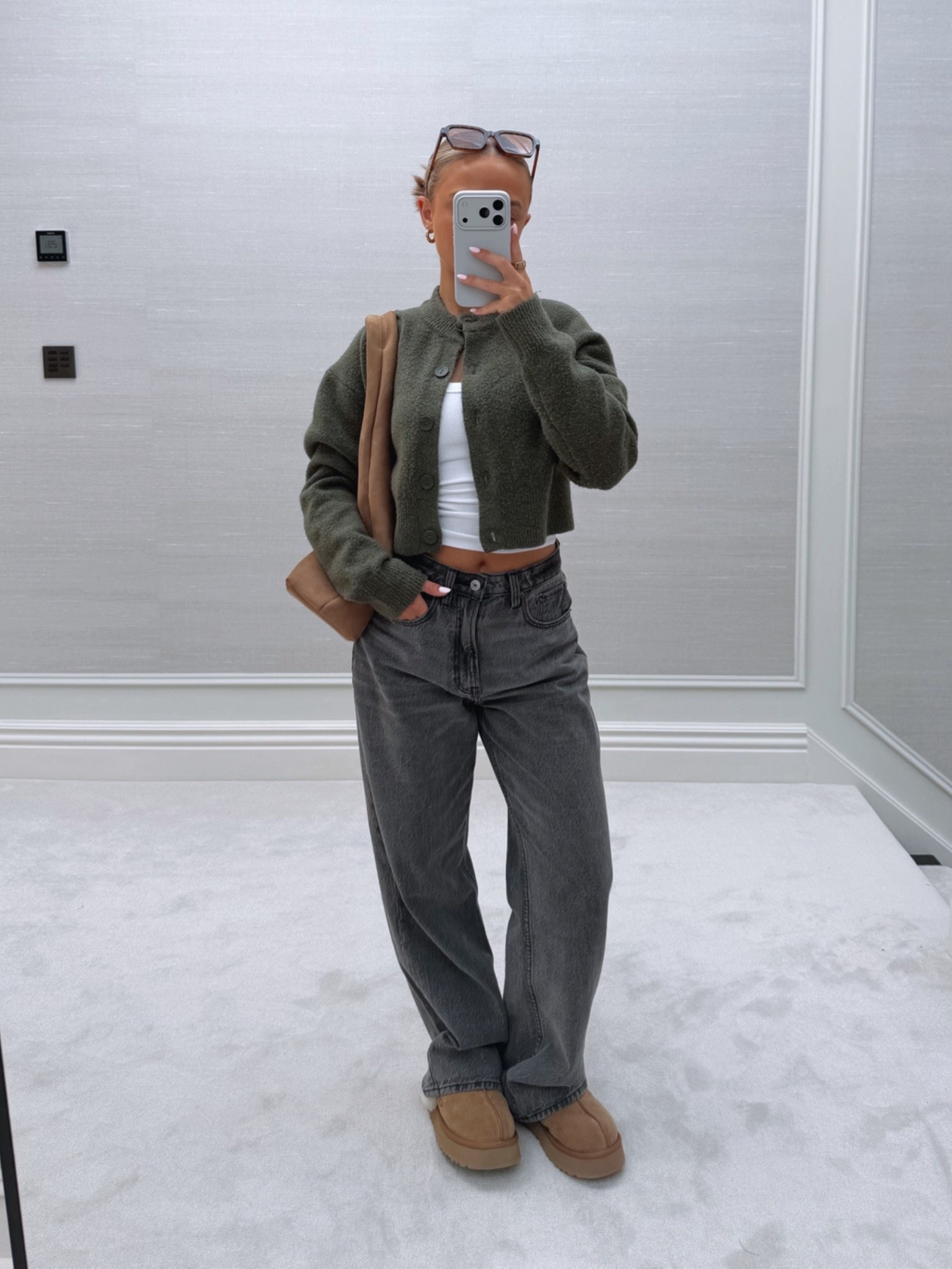 autumn outfit inspo 🍂

Pinterest style outfit ideas autumn winter TikTok casual easy basic neutral ootd petite jeans wide leg fall khaki cropped cardigan

#LTKuk #LTKautumn #LTKeurope