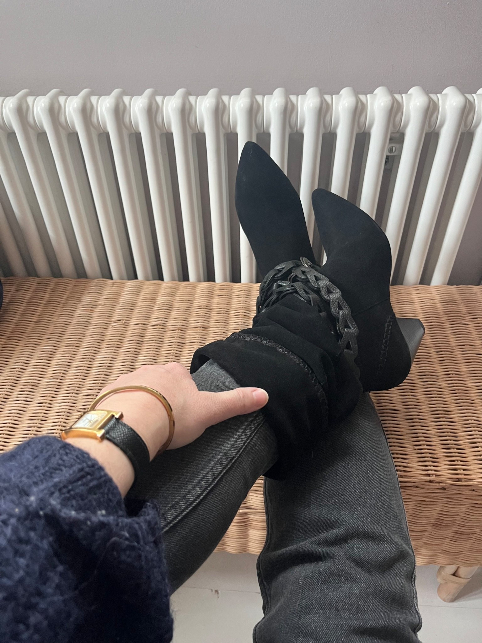 Jumpers, jeans and boots… 🍁

Autumn Style,
Autumn Fashion,
Autumn Boots,
Slouch Boots, 
Winter Shoes,
Buckle Boots,
Suede Boots 


#LTKautumn #LTKuk #LTKwinter