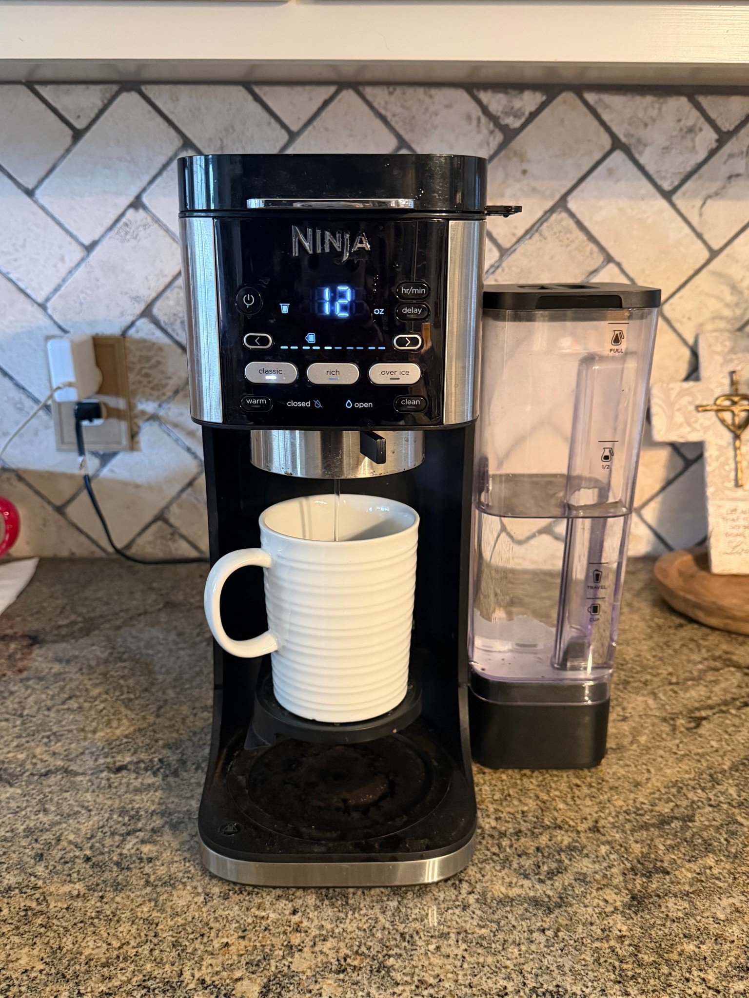 Talking myself out of getting this coffee maker. It’s so quick and makes great coffee! 

#LTKHome #LTKSaleAlert #LTKCyberWeek