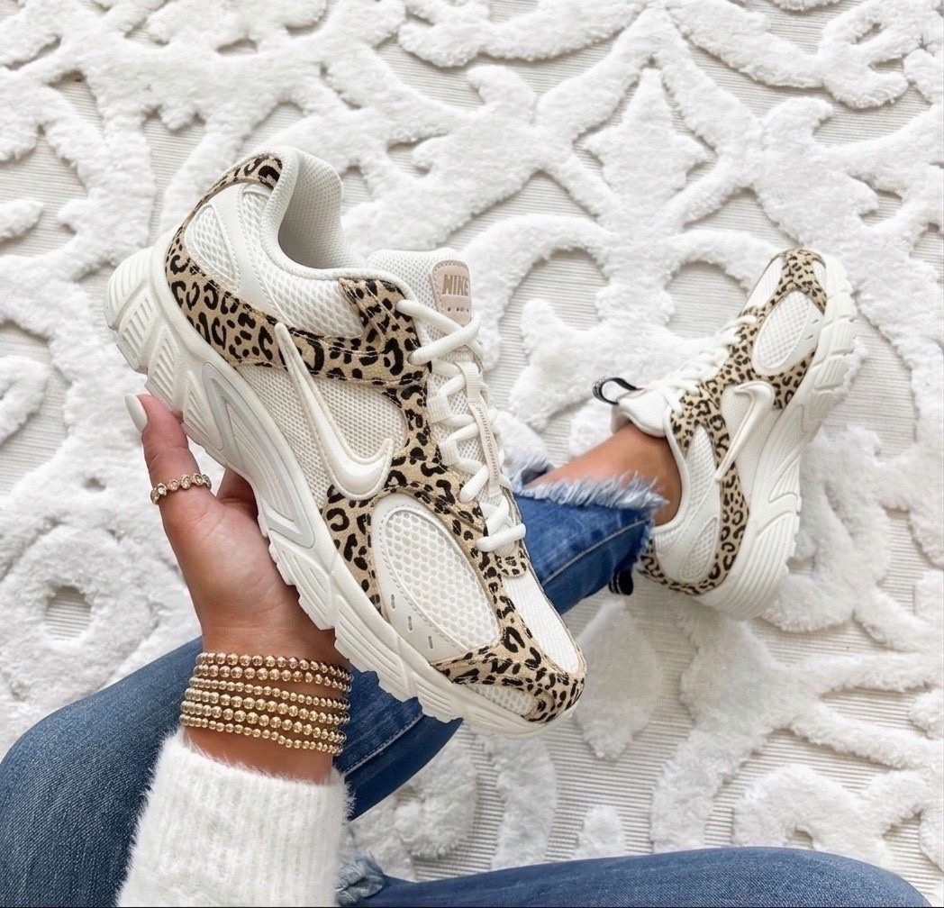 Nike V5 RNR Suede leopard sneakers Sail / Hemp / Sail runs true to size 

