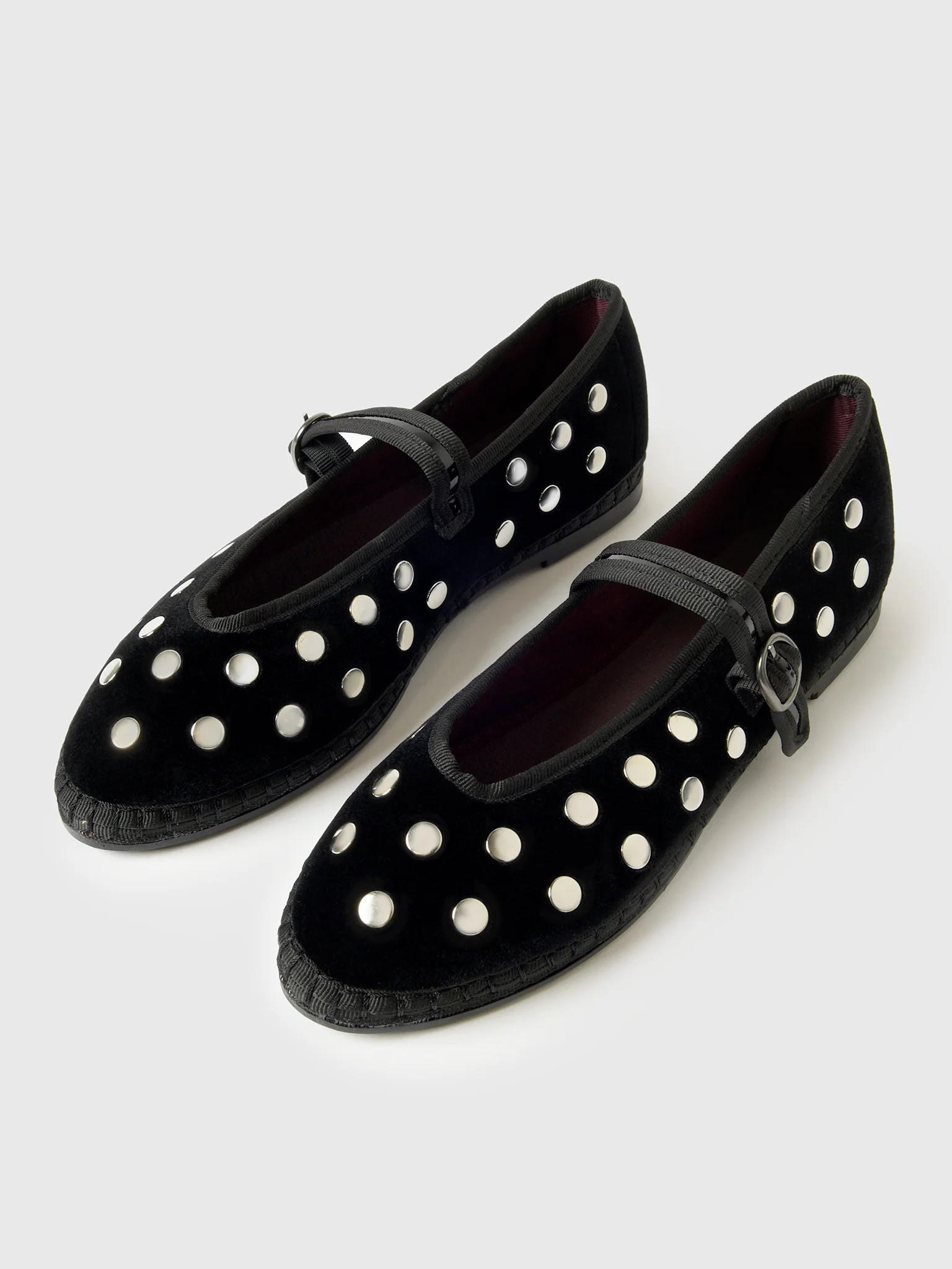 FLABELUS
                      
                     Women's Mae Silver Black Flat | Saint Bernard