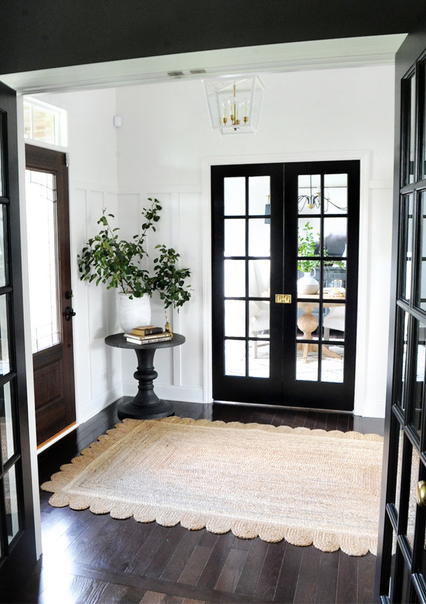 Black and white entryway… #scallopedrug #blackdoors #frenchdoors #entryway #blackandwhitedecor

#LTKSeasonal #LTKhome