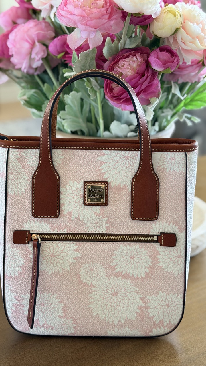 My favorite from the collection! #dooneyandbourke #bagtok
#pursecollection #crossbodybag

#LTKootd #LTKBeauty #LTKSaleAlert