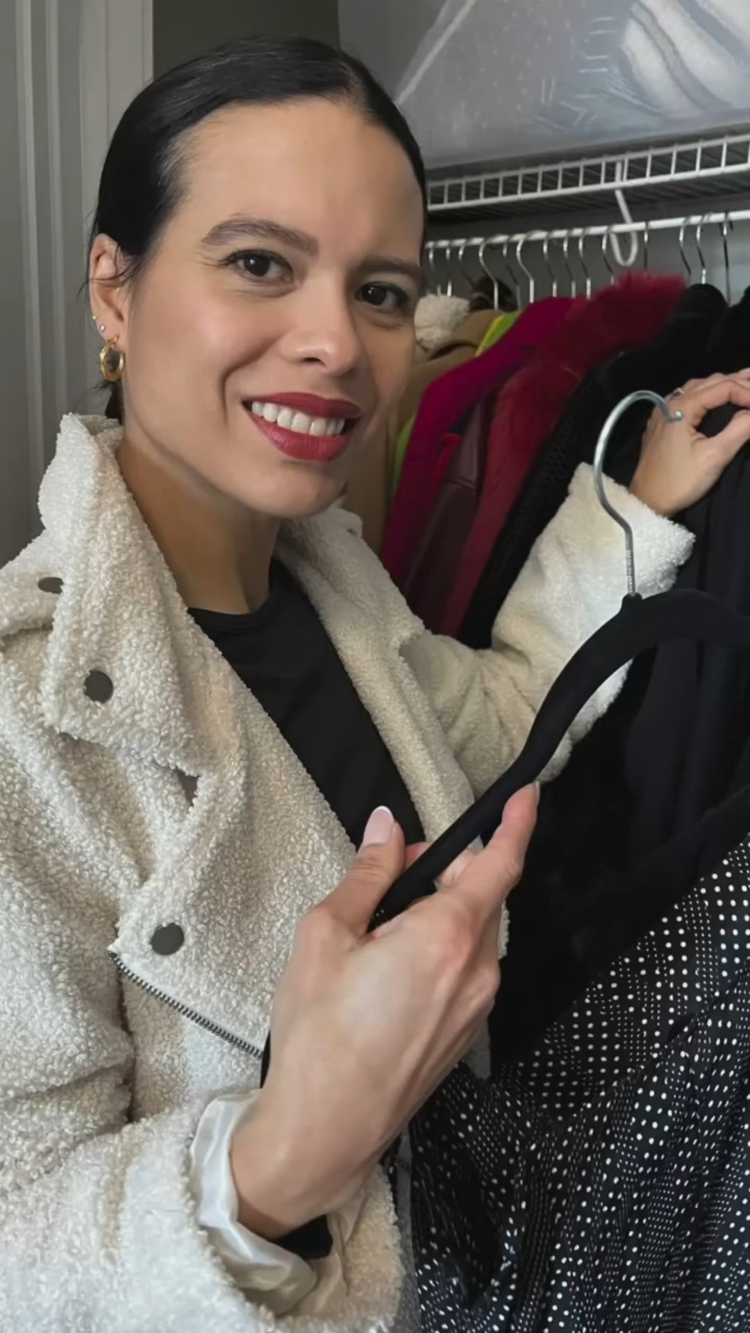 Have you struggled with a smelly closet
𝐂𝐋𝐎𝐒𝐄𝐓 𝐒𝐎𝐋𝐔𝐓𝐈𝐎𝐍⁣
⁣
Have you been there? ⁣
•⁣
When you are thrilled to take a garment out of your closet and it doesn’t smell clean.⁣
•⁣
It is normal especially when storing clothing in between seasons but if you are still struggling with a lingering odor you need further solutions.⁣
⁣
Check the link 🔗 on my BIO for the product that makes my clothing smell fresh. ⁣
⁣
⁣
⁣
#sofialujanstyling #personalstyling #personalstylingservices #wardrobegoals #closetessentials #closetgoals #closetorganization #cleanoutyourcloset

#LTKHome