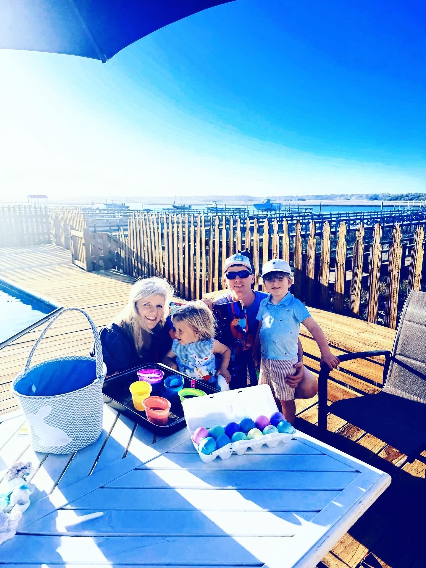 What an “egg”-cellent 😉🥚 way to start off Easter 🐣 Weekend down at the beach house 🏝️☀️🌊 doing one of our favorite traditions - dying easter eggs ofcourse!! 🎨🫟🌈 These little bunnies 🐇🥕🐰 sure did have fun 🤩 and we couldn’t be more excited to be down at our favorite place 🐟🌾 with my sweet parents for the weekend!! 🪺🌸🌅💐 #happyeasterweekend #ᴇᴀsᴛᴇʀᴇɢɢdying #eastertradition #eastereggdyingtradition #easterweekendatthebeach