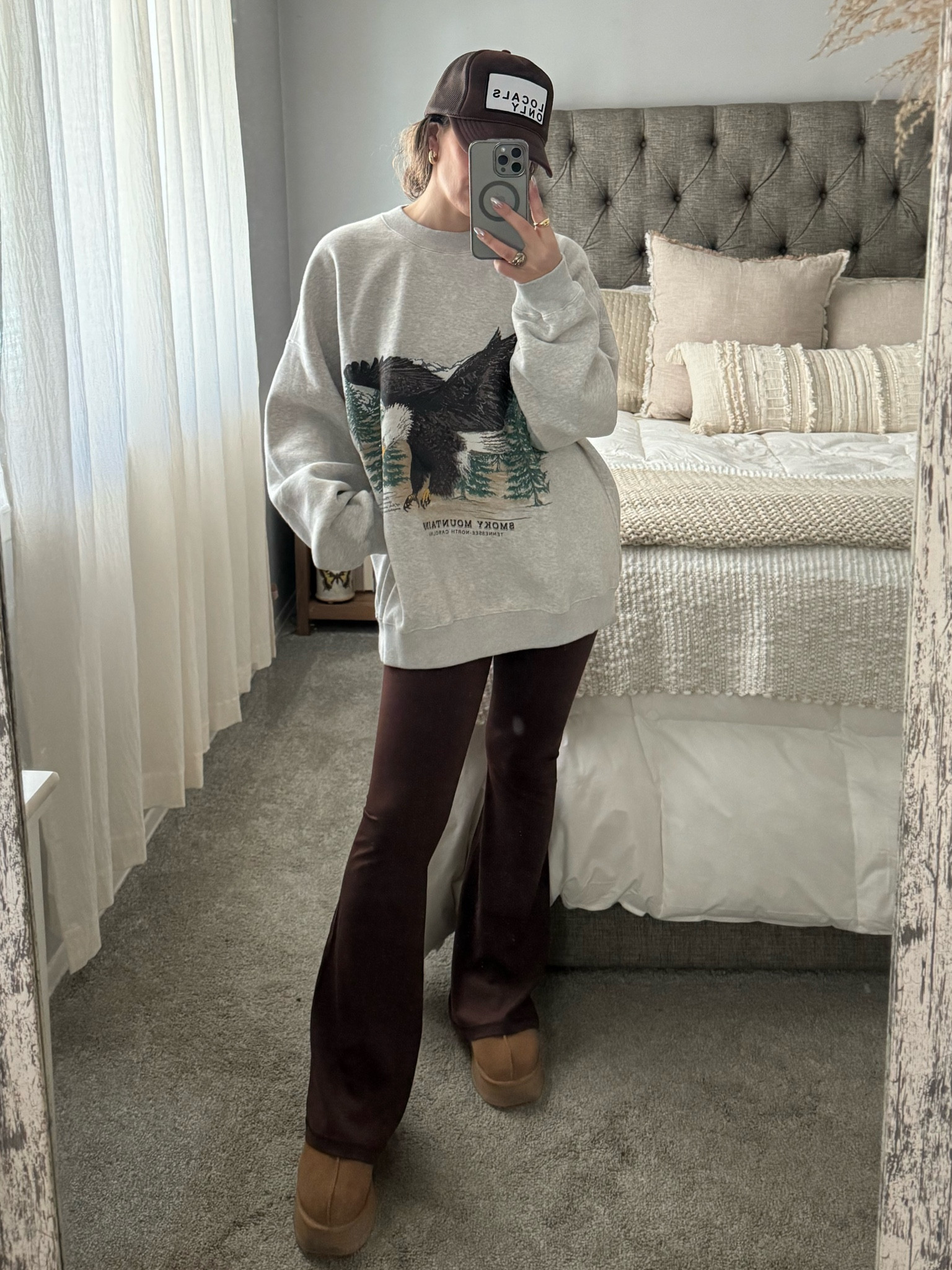 Abercrombie crewneck sweatshirt with flare leggings from Aerie 

#LTKSeasonal #LTKSpringSale #LTKstyletip