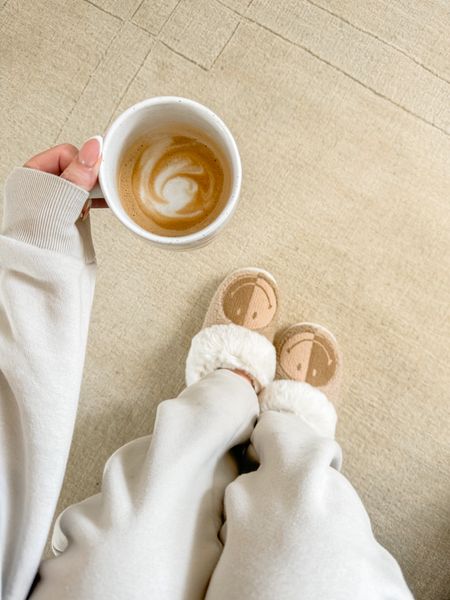 Keeping it comfy cozy 🥰 My fave slippers and matching sweat suit are now on sale! Also tagging my new wool rug in our bedroom ❤️


#LTKsalealert #LTKActive #LTKfindsunder100