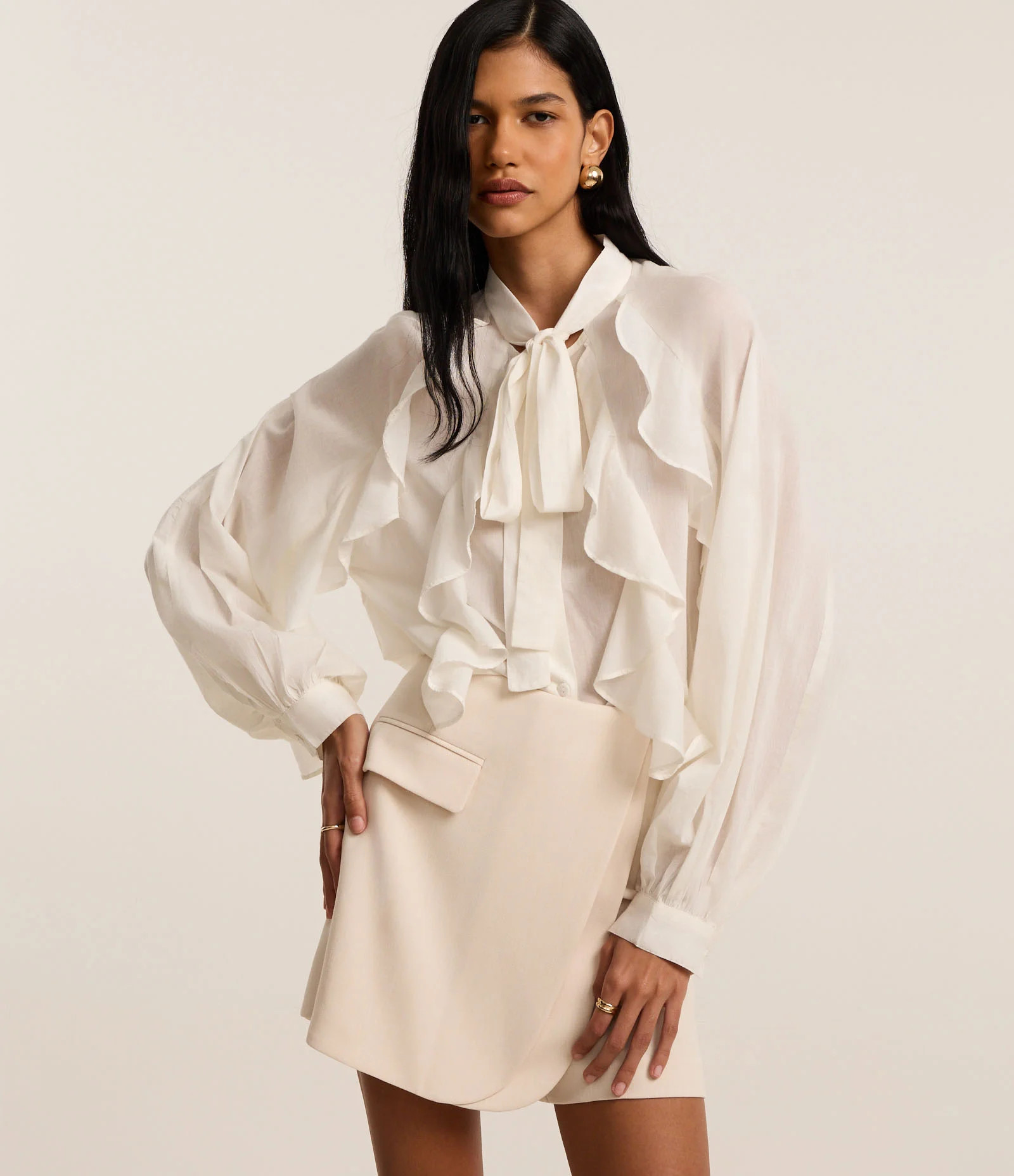 Camisa em Voal com Gola Laço e Babados Jabô Off White - Lojas Renner | Renner (BR)