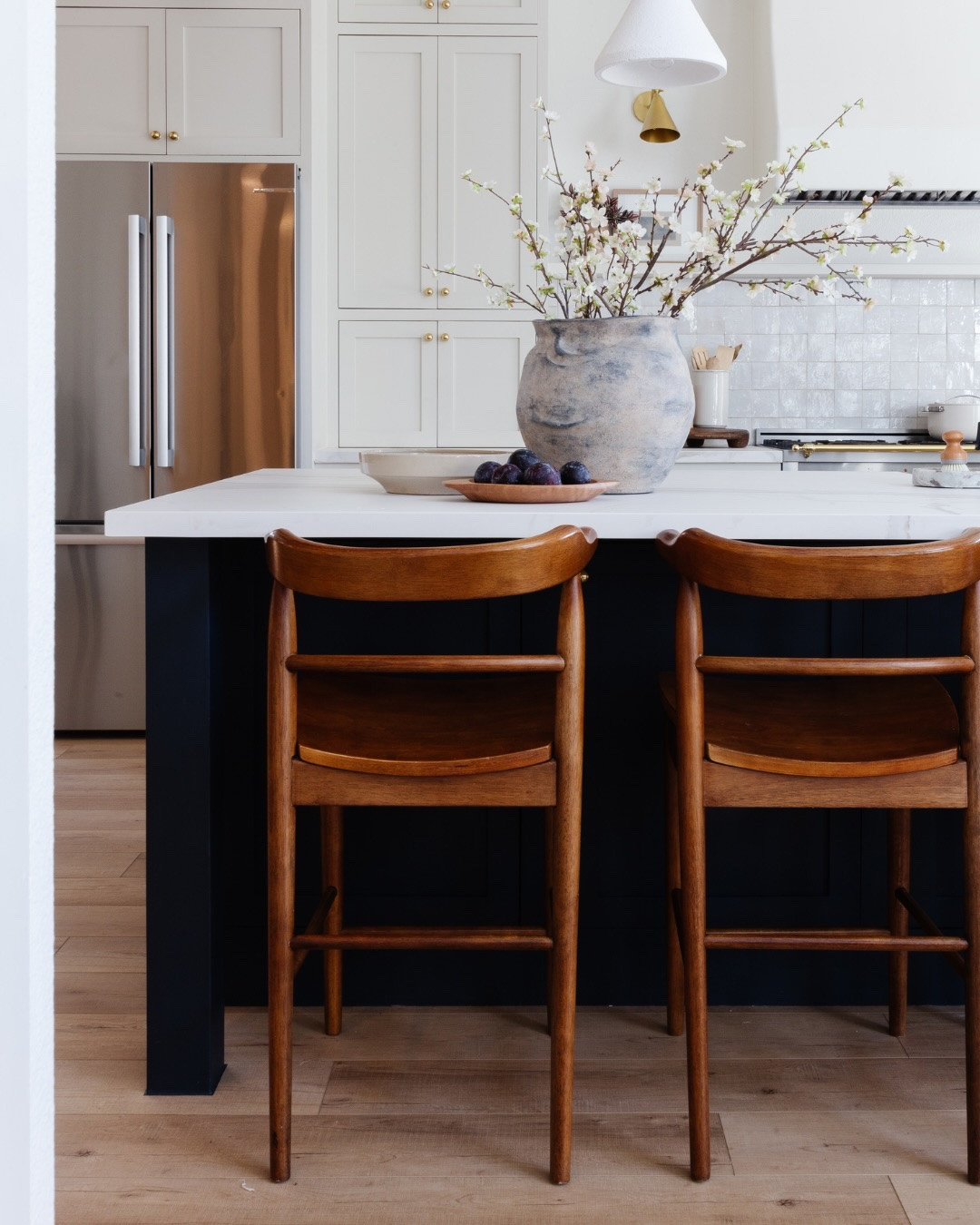 This island has seen it all. Meals. Homework. Chaos. The science project that definitely started too late.

We opened up this kitchen, focused on symmetry and scale, and used a high-low approach that still reads all high. Proof that thoughtful choices—not just price tags—create that custom, lived-in magic. ✨
 
Design // @peggyhaddadinteriors
Photography // @karadeyoungphotography

#peggyhaddadinteriors #EuropeanFarmhouseKitchen #CaliforniaCasualKitchen #kitchendesigninspo #KitchenDesign FamilyFriendlyKitchen KitchenIslandIdeas InteriorDesignIdeas KitchenRenovation