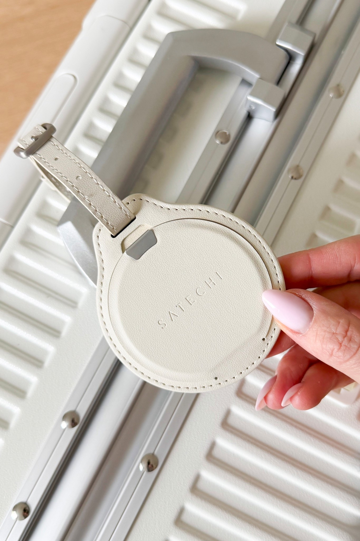 This teachable luggage tag gave me such peace of mind when traveling last week!

Travel, travel hack, travel tracker, travel essentials, luggage tag, travel must have, suit case, luggage, aesthetic travel

#LTKTravel #LTKSeasonal #LTKdayinmylife