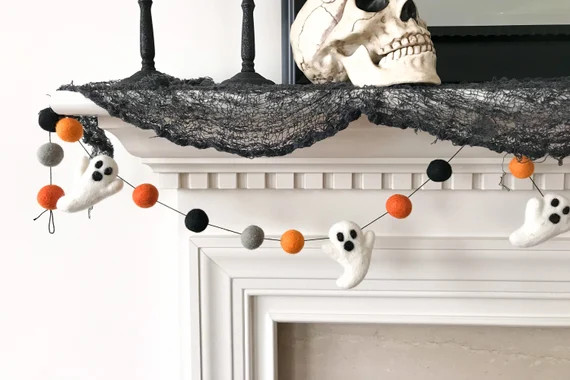 Ghouls Halloween Felt Ball Garland - Etsy | Etsy (US)