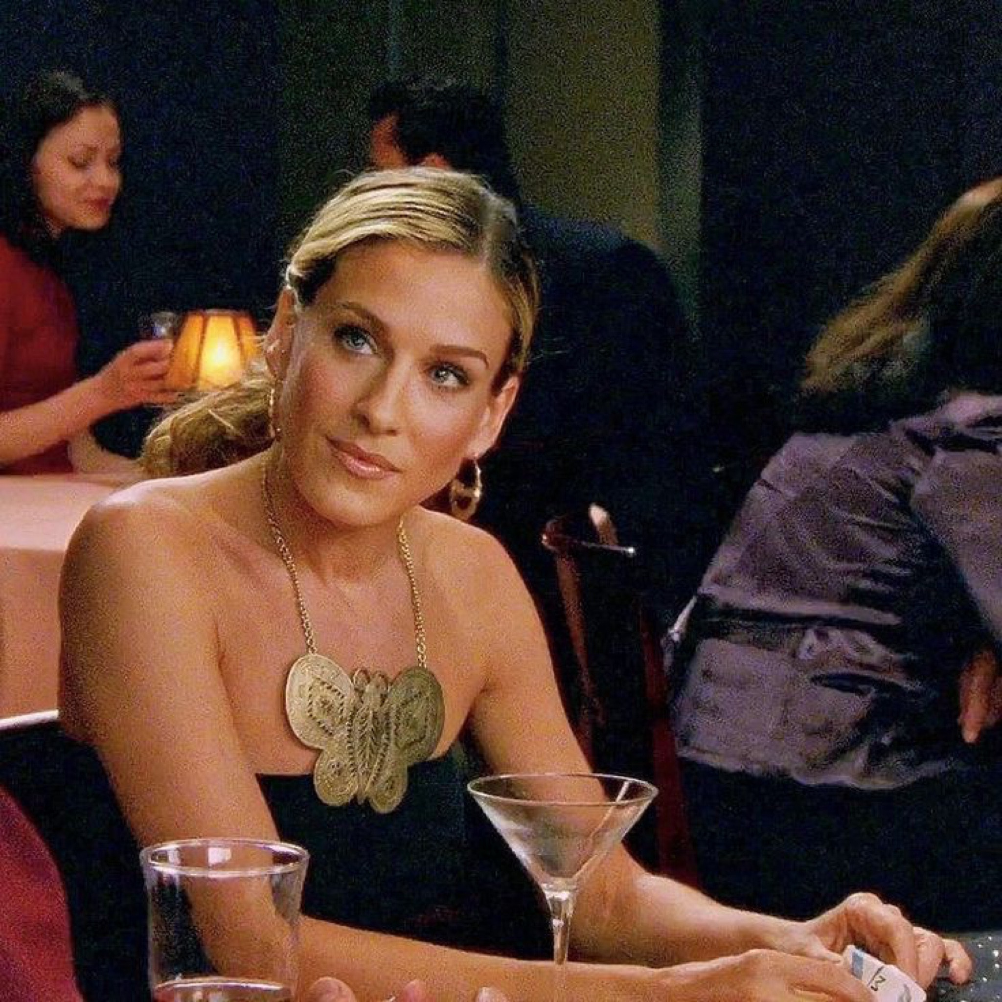 The iconic Carrie necklace!! 