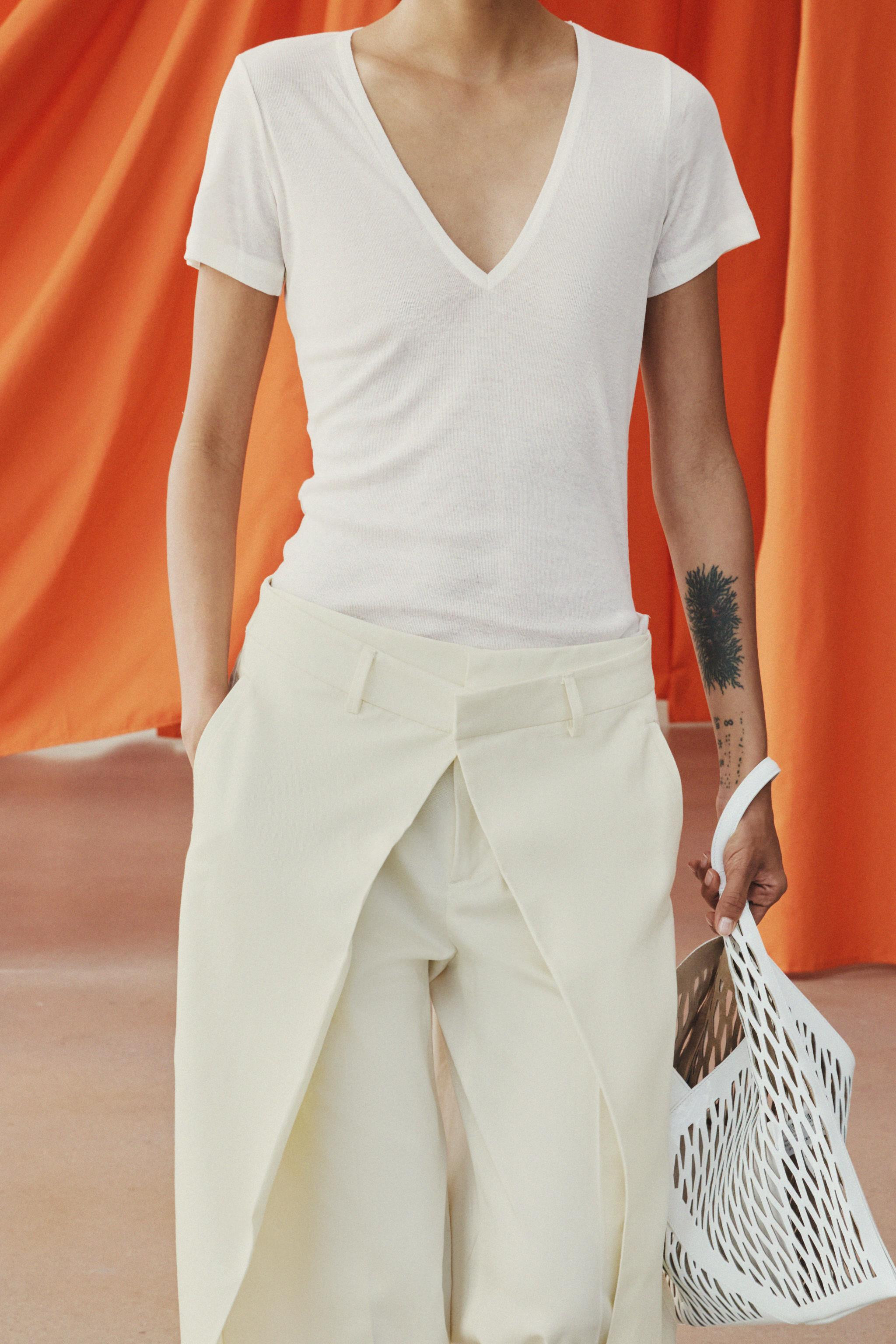 SLIM FIT - V-NECK - REGULAR LENGTH - SHORT SLEEVET-shirt made from a lyocell blend yarn with 20% ... | Zara US