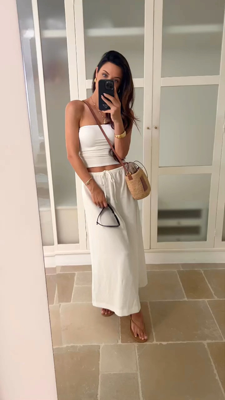 This easy breezy set for site seeing and into dinner - wearing an XS and love this raffia bag 