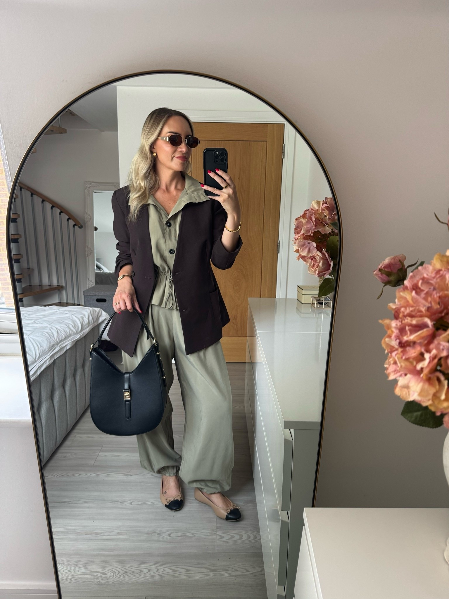 A comfy autumn workwear idea 🤎

I’m wearing a size small in the trench style top and a size 12 in the balloon trousers

#LTKautumn #LTKworkwear #LTKstyletip