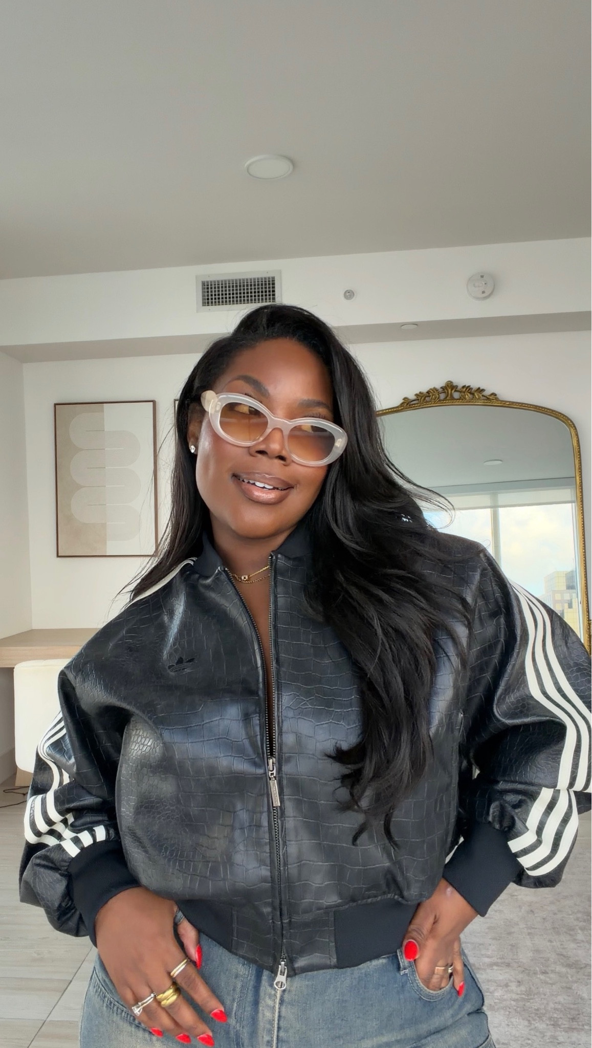 Sporty chic 🐆

My jacket is out of stock but I’ll link more adidas bombers below!

Jorts: Size XL
