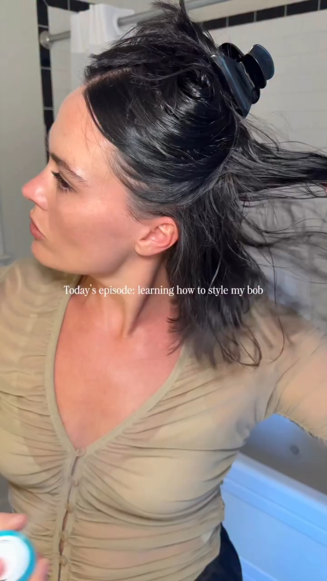 I can foundation match you from across the room, but don’t ask me to do anything besides a slickback… what products should I buy??

#blowout #90sblowout #hair #bob #haircare #hair