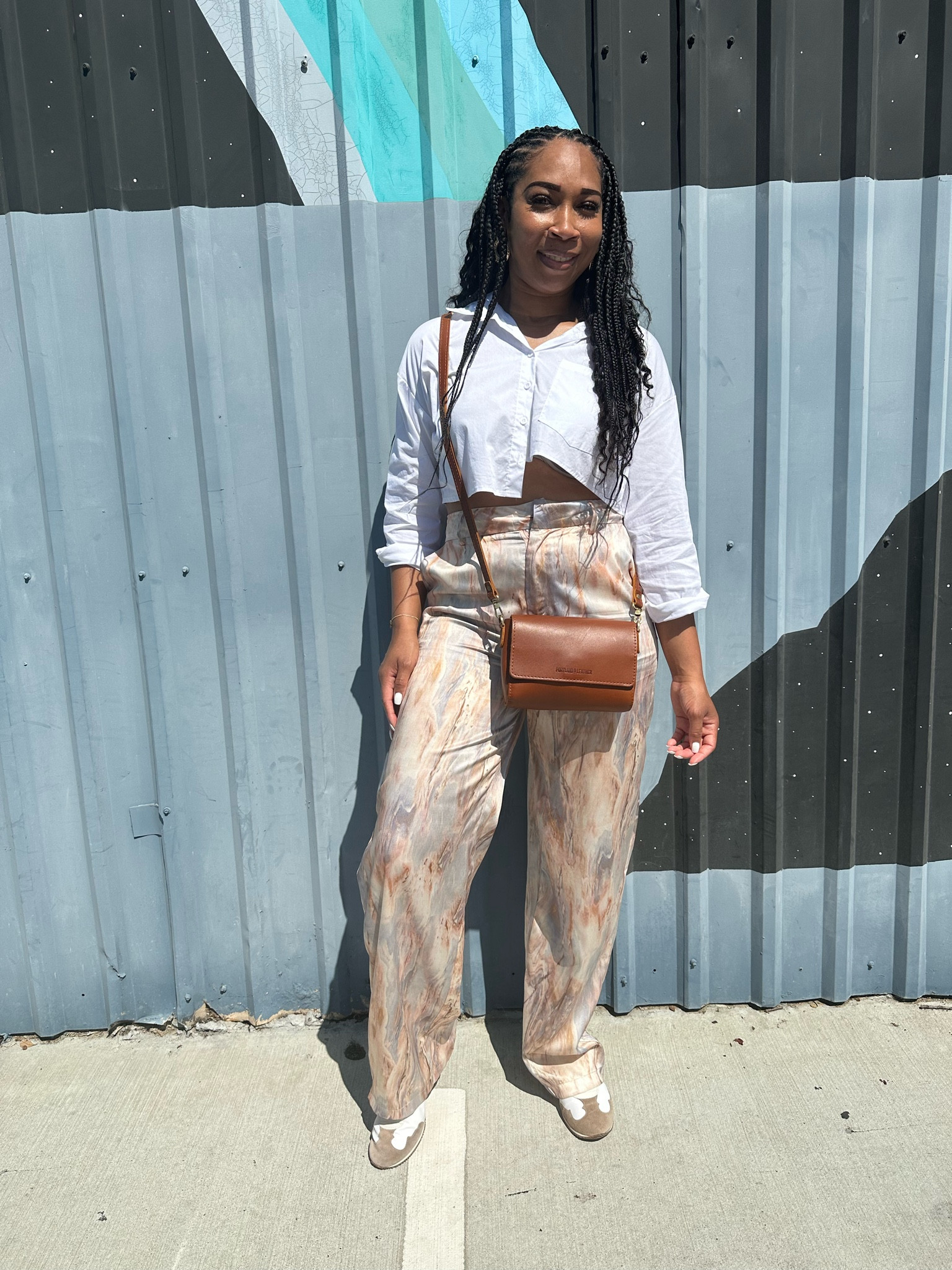 Love my Portland Leather crossbody! 

#lovemyleather #whatiwore #styleinspo #vacationoutfit #weekendoutfit #trending #musthave #lotd #ootd #potd 