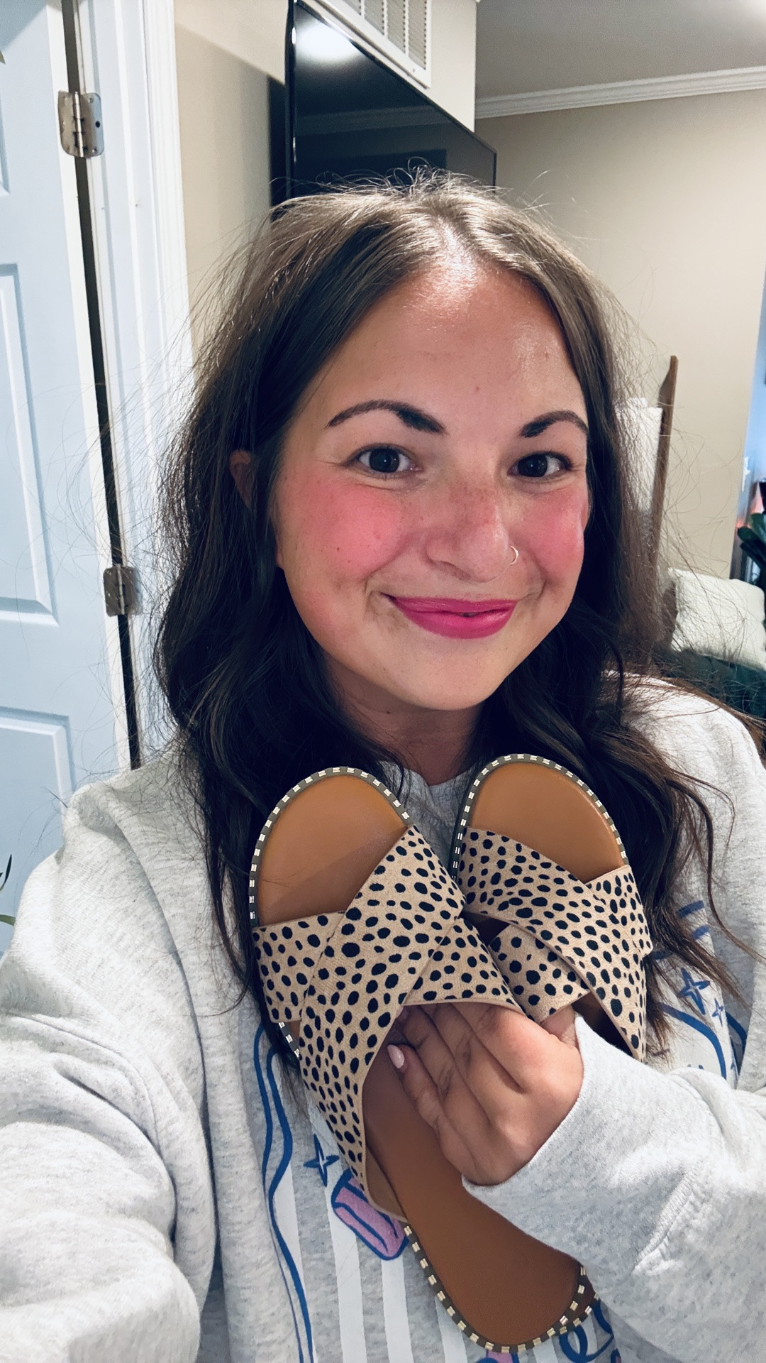 these sandals instantly make an outfit cuter ✨

easy slip-ons + the studded detail = the perfect casual summer shoe ☀️

fit slightly oversized & not a ton of arch support, but SO cute

#summerstyle #amazonfinds #sandals #casualoutfits #summerfashion