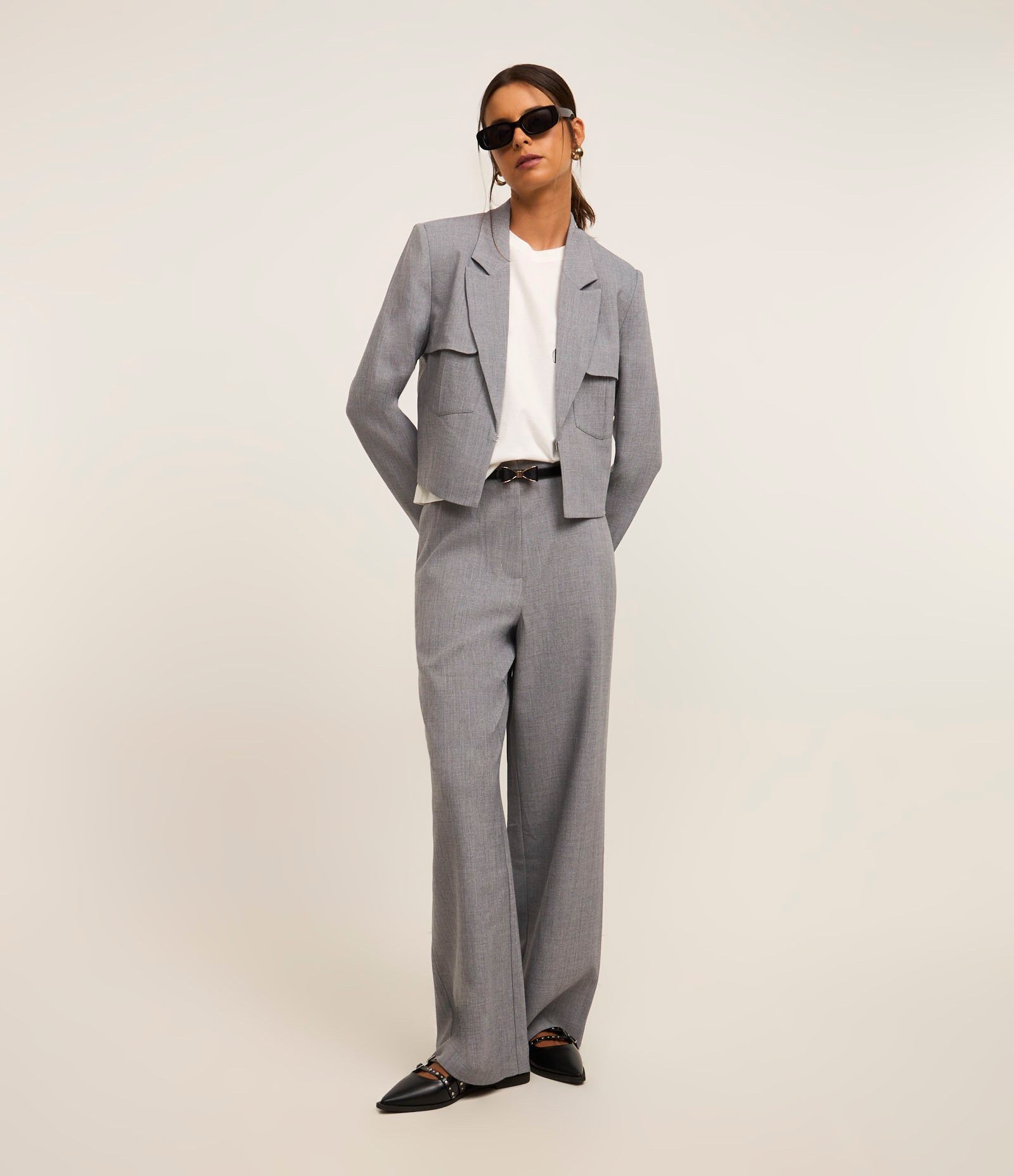 Blazer Alfaiatado Com Bolsos Frontais Cinza ❤️ CUPOM: PRESENTERENNER2025

#LTKlookdetrabalho #LTKdicadeestilo #LTKbrasil