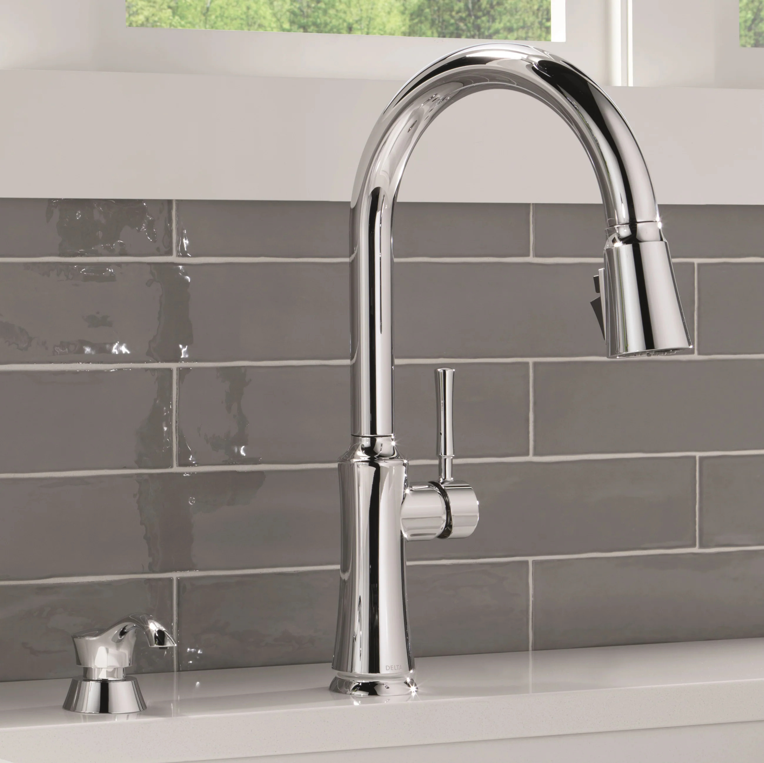 Delta Chalet Chrome Single Handle Deck-mount Pull-down Kitchen Faucet with Sprayer (Includes Deck Plate) (Includes Soap Dispenser) Rubber | Lowe's