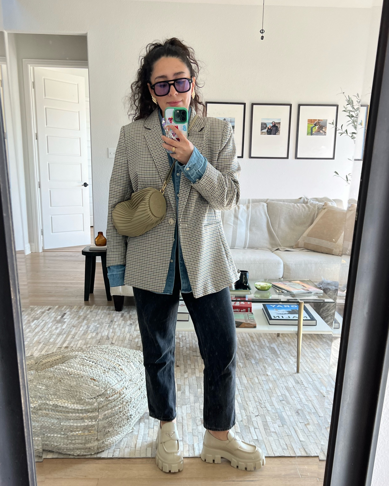 Blazers will always be a staple in my closet. Pro tip: tailor your pieces! I had the sleeves taken in on this blazer from H&M! It was a sale rack find but was fully lined so I had to get it. 

#LTKPetite #LTKShoeCrush #LTKFindsUnder50