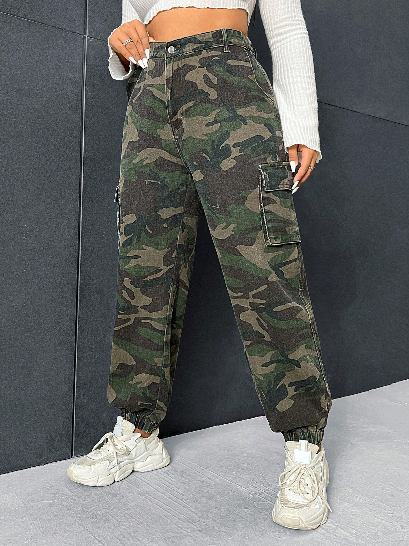 SHEIN EZwear Plus Camo Print Flap Pocket Side Cargo Jeans | SHEIN USA | SHEIN